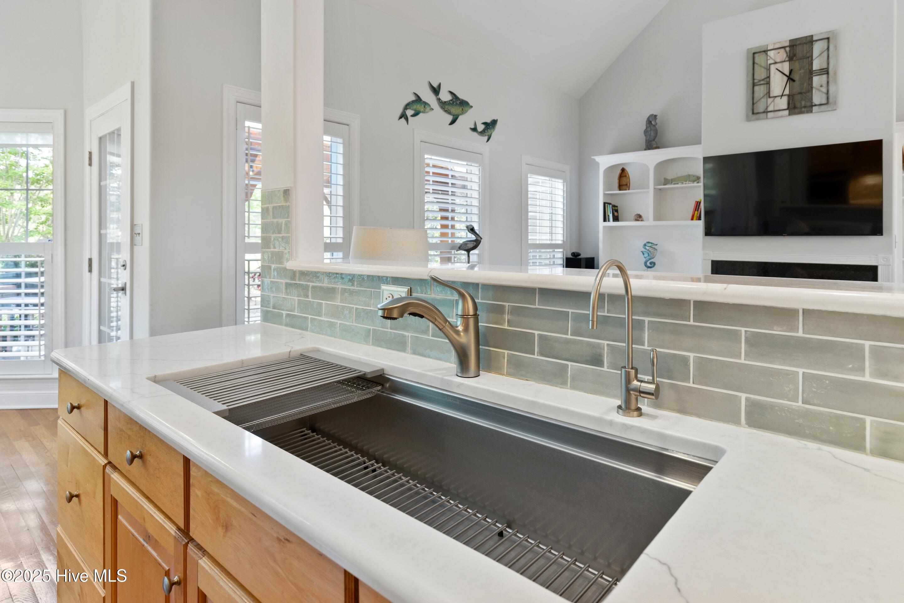 100536475 | Photo 26