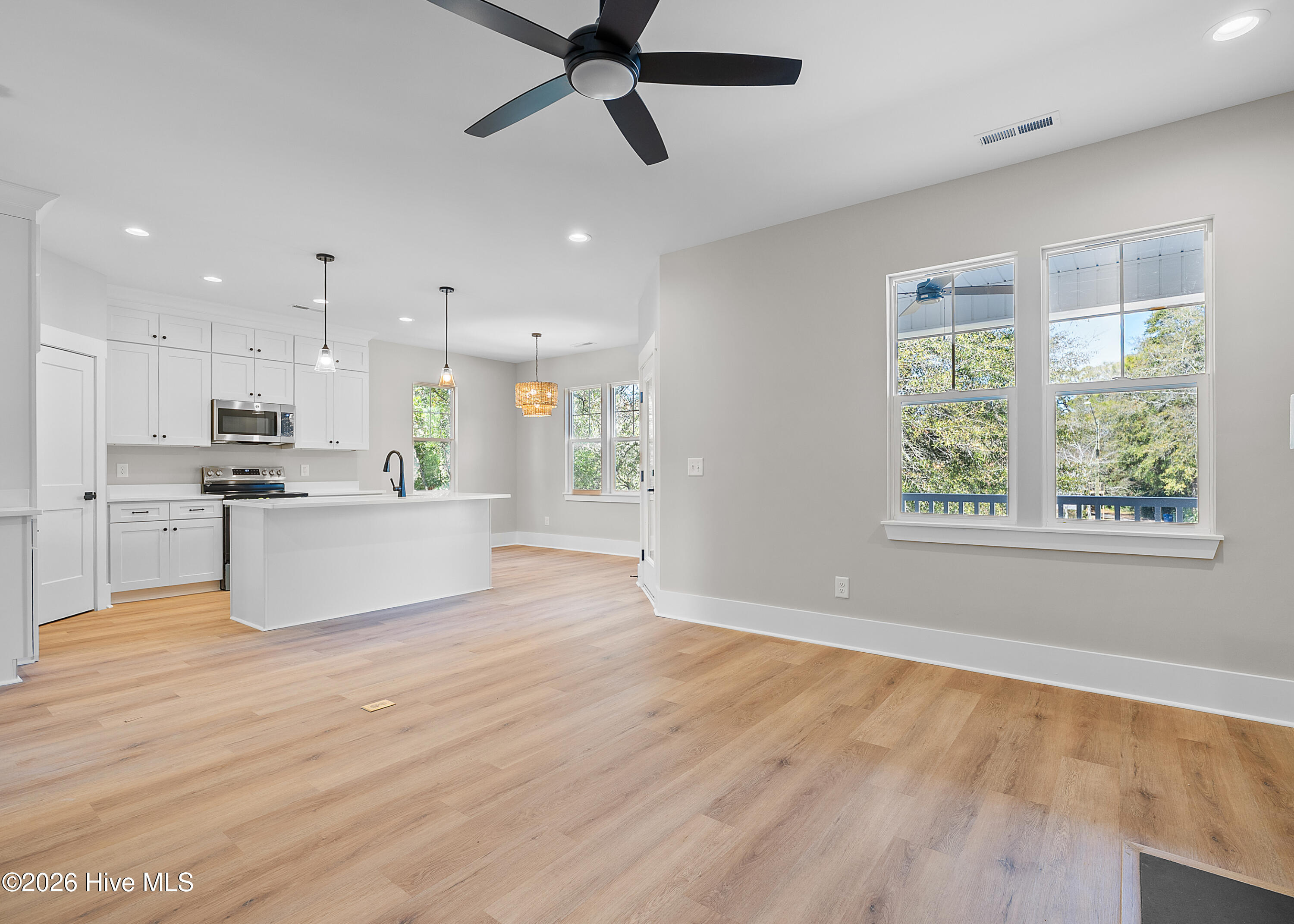 100566286 | Photo 21