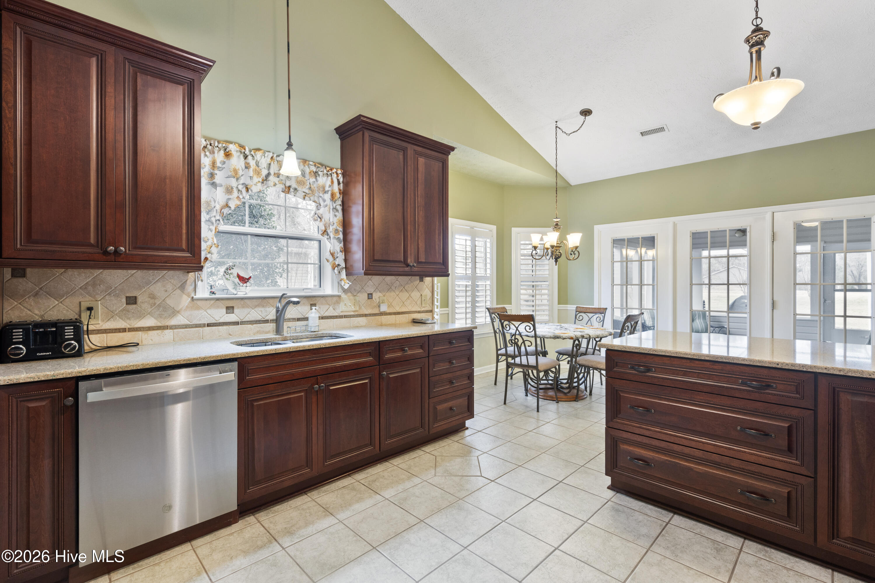 100551724 | Photo 12