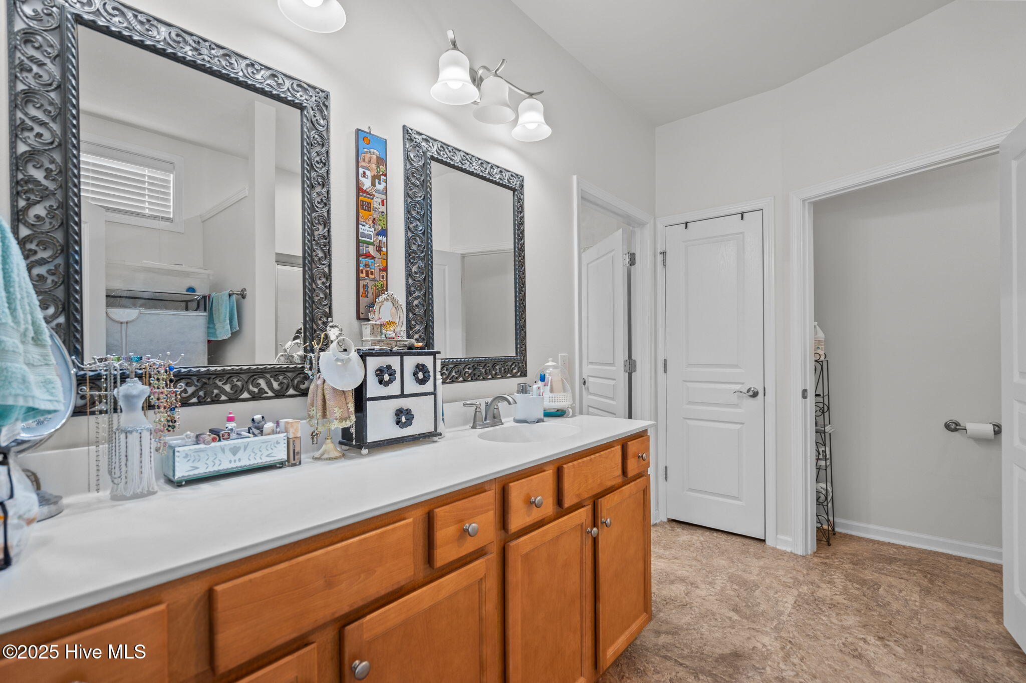 100515173 | Photo 29