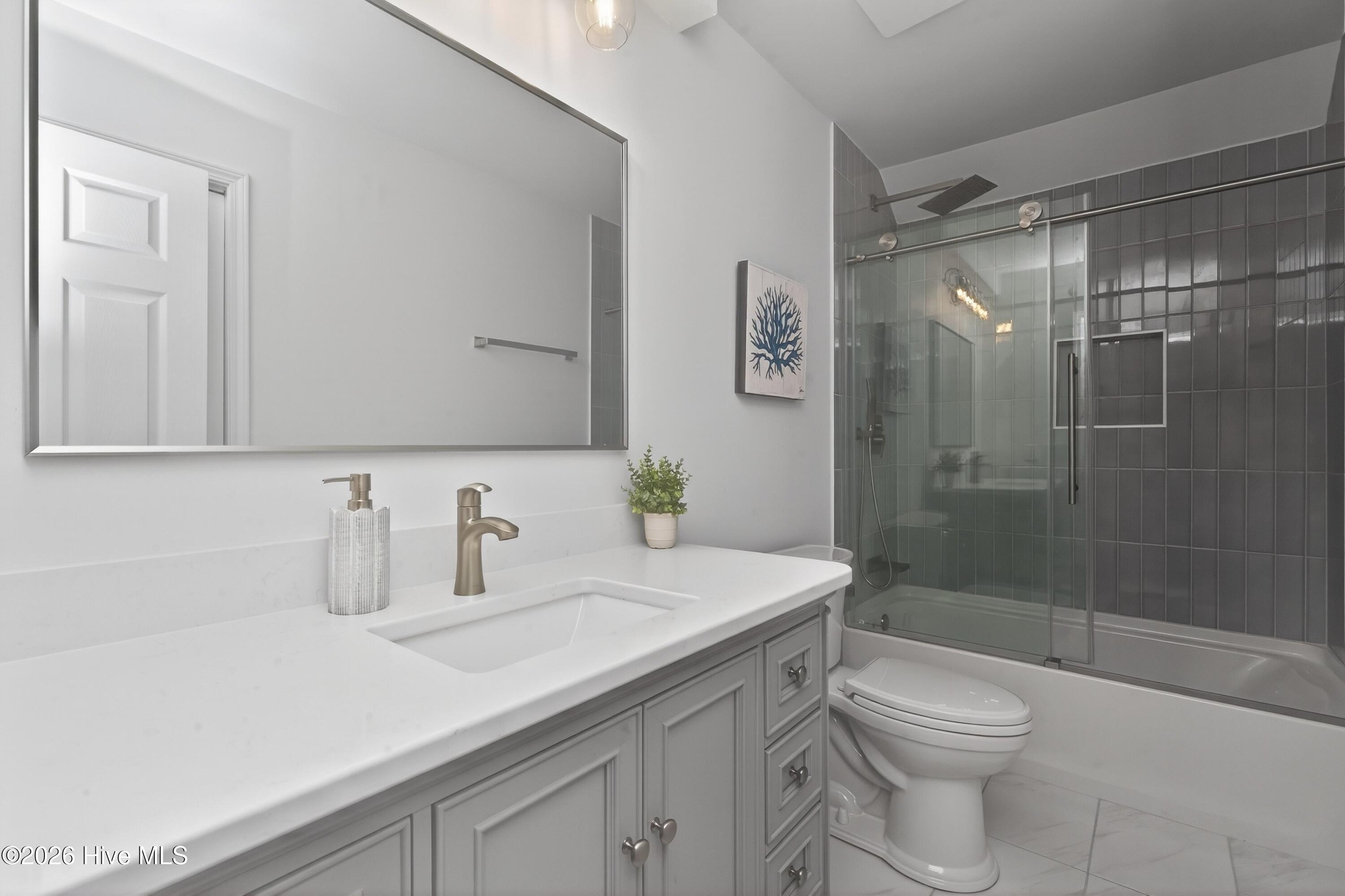 100553839 | Photo 32