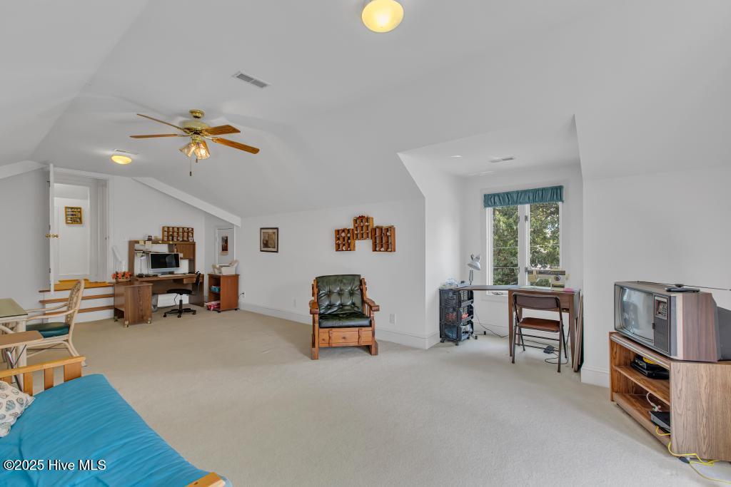 100530645 | Photo 34