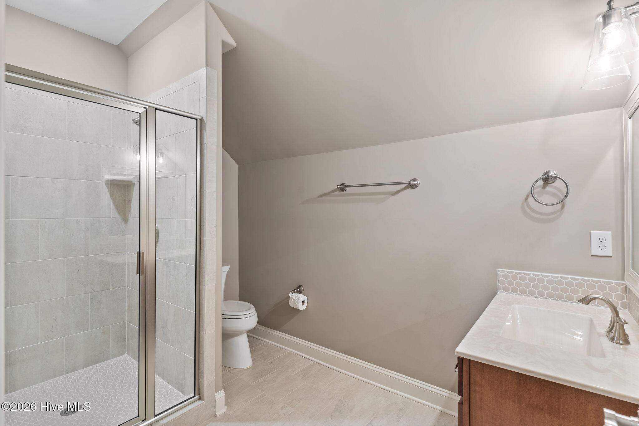 100566700 | Photo 30