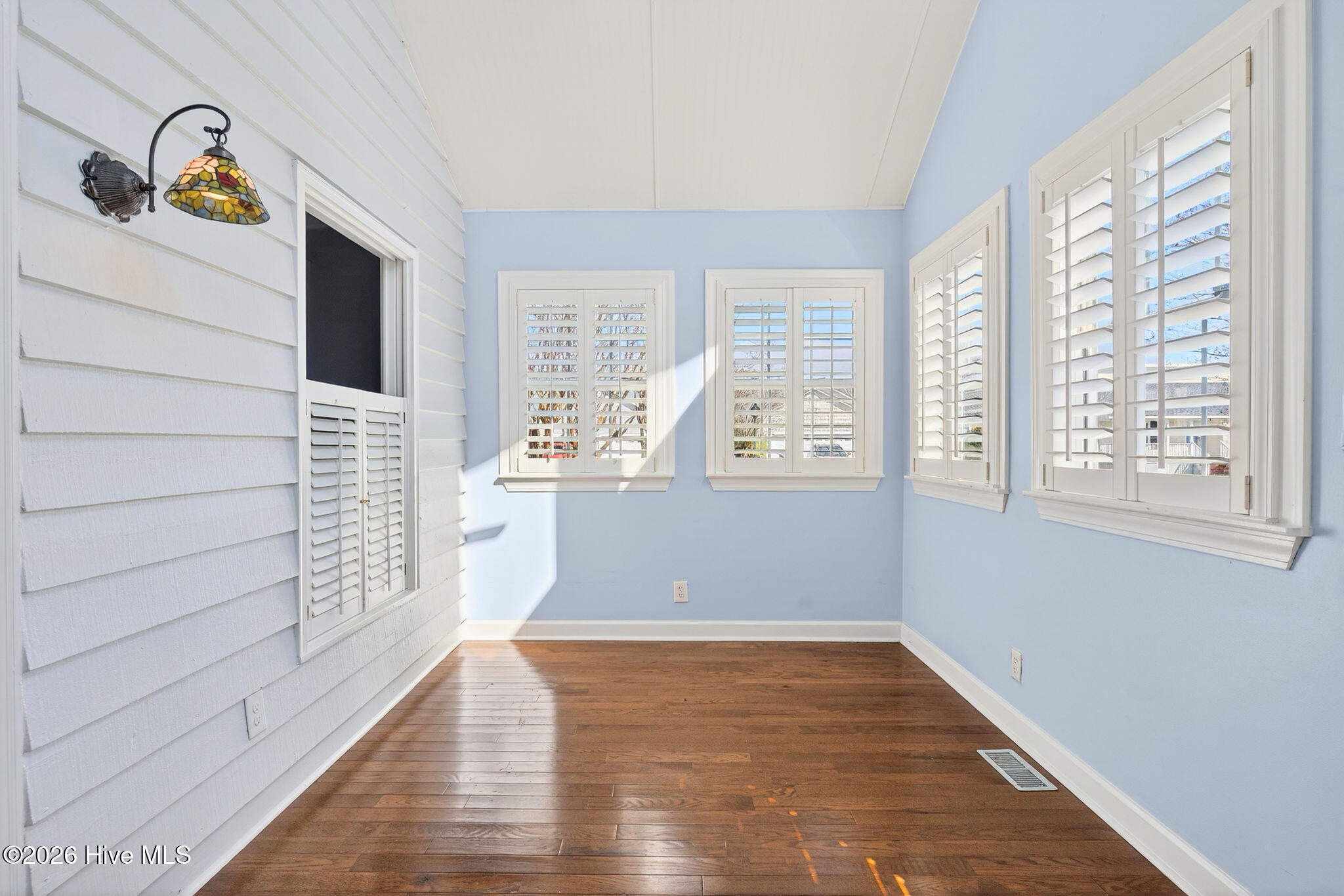 100558194 | Photo 19