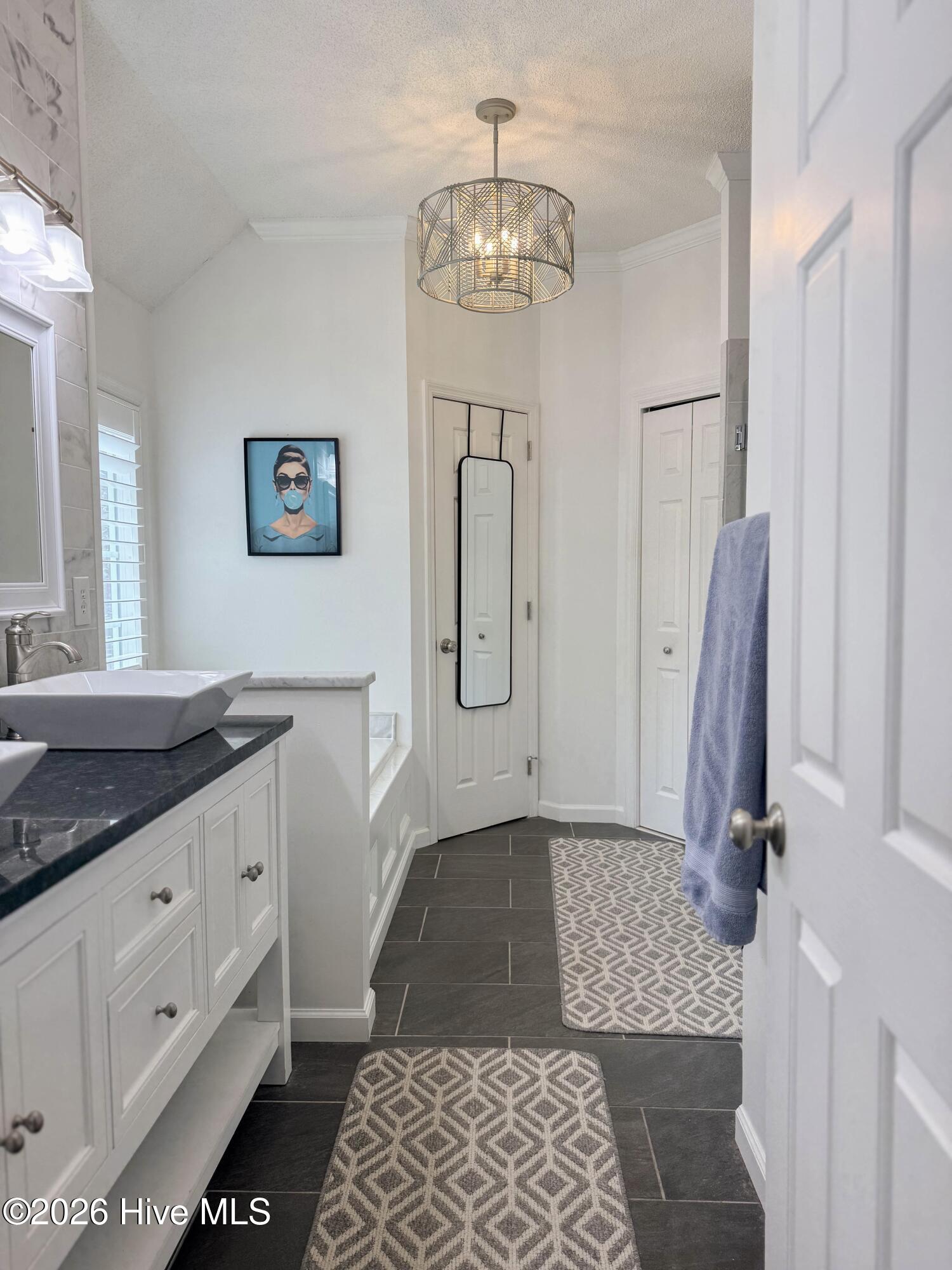 100549521 | Photo 42