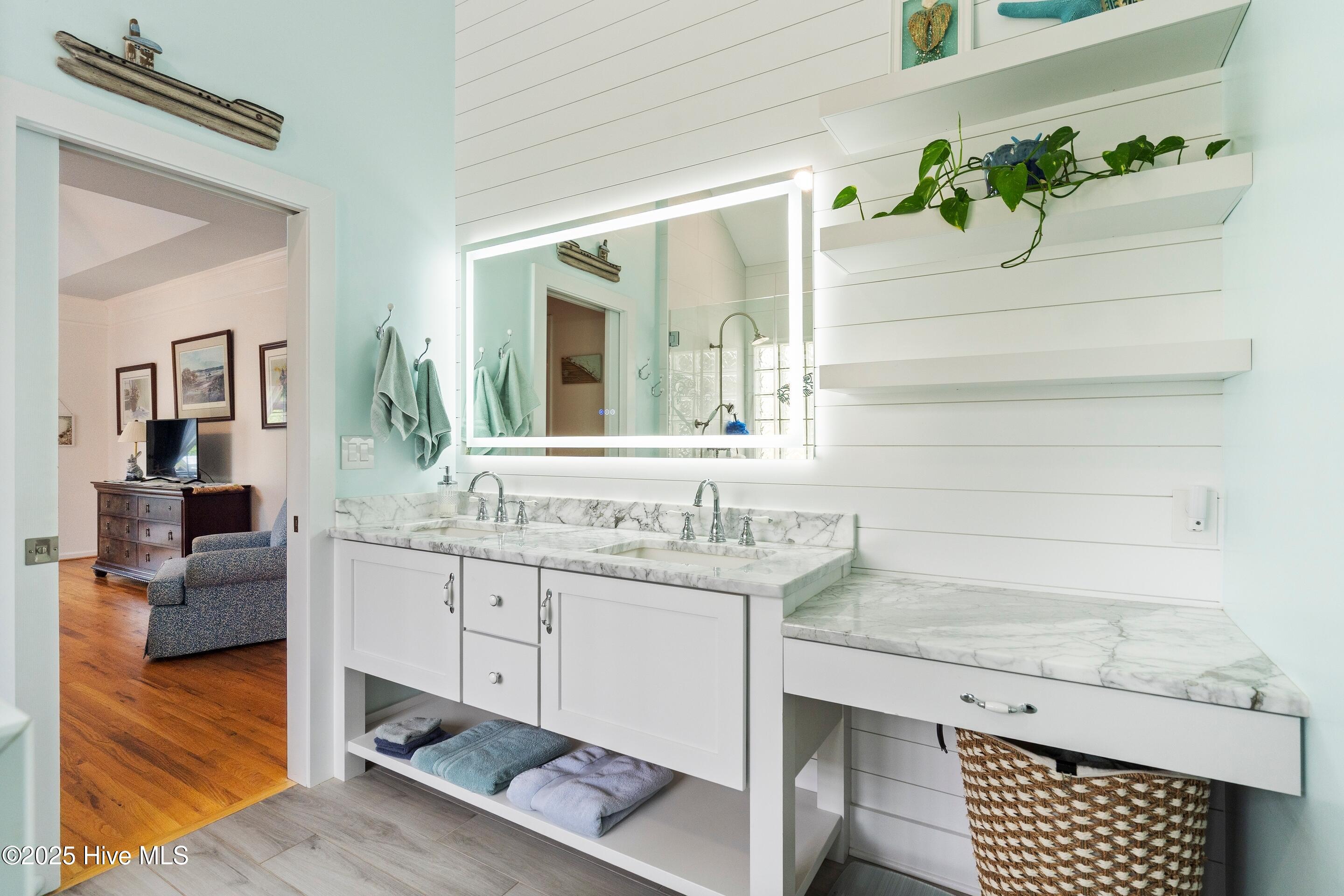 100530044 | Photo 33