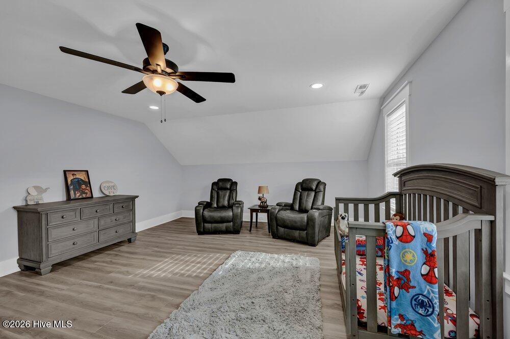 100564119 | Photo 37