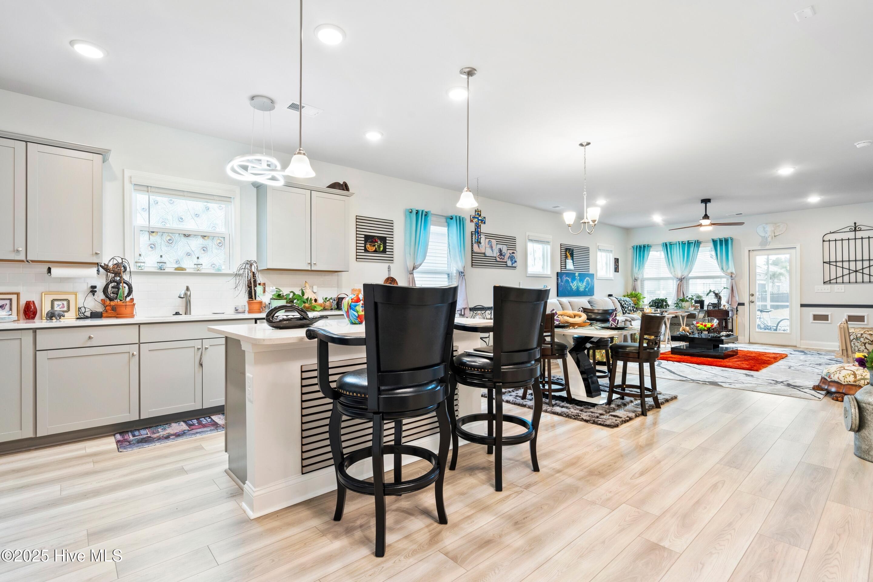 100543929 | Photo 11