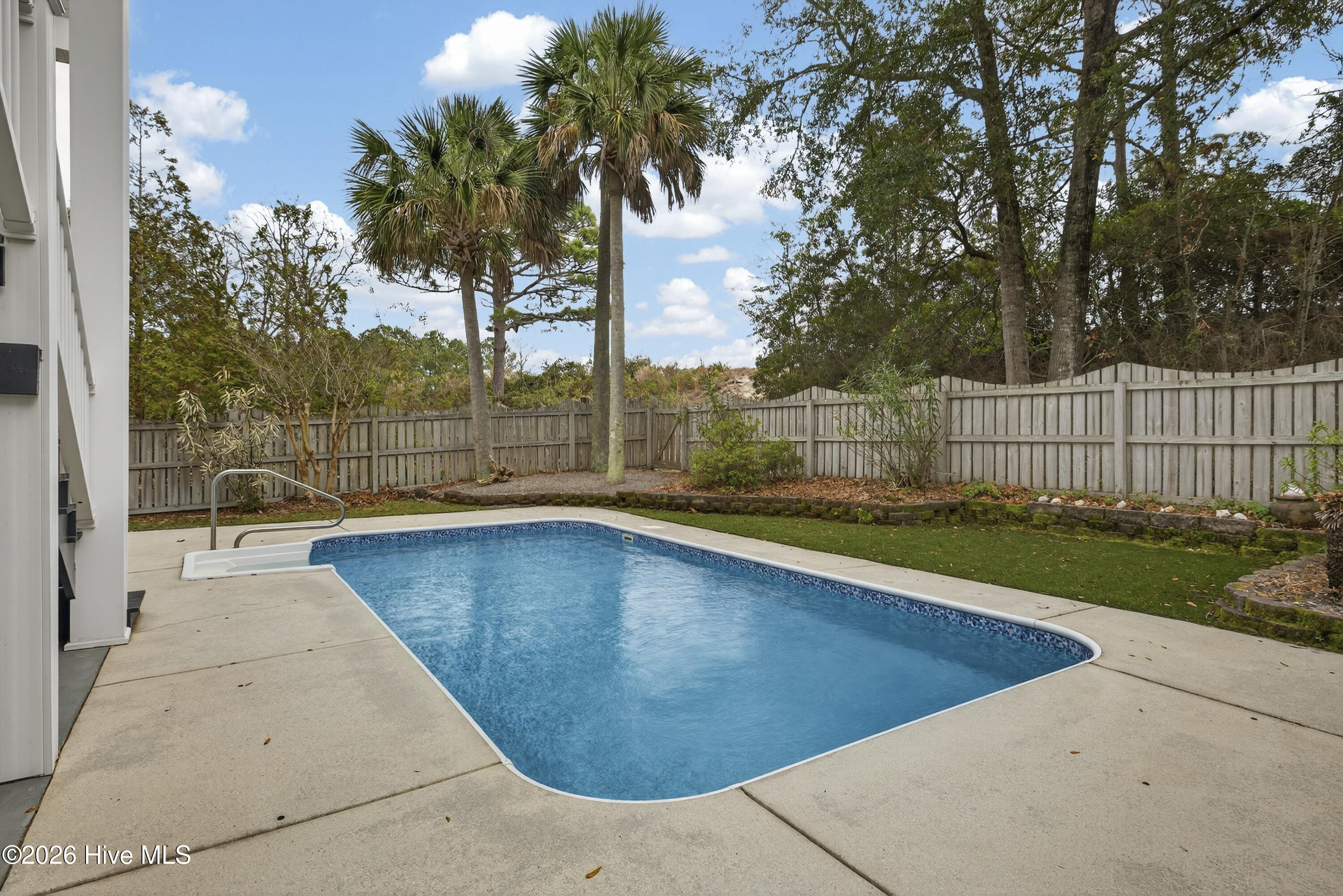 100557060 | Photo 61