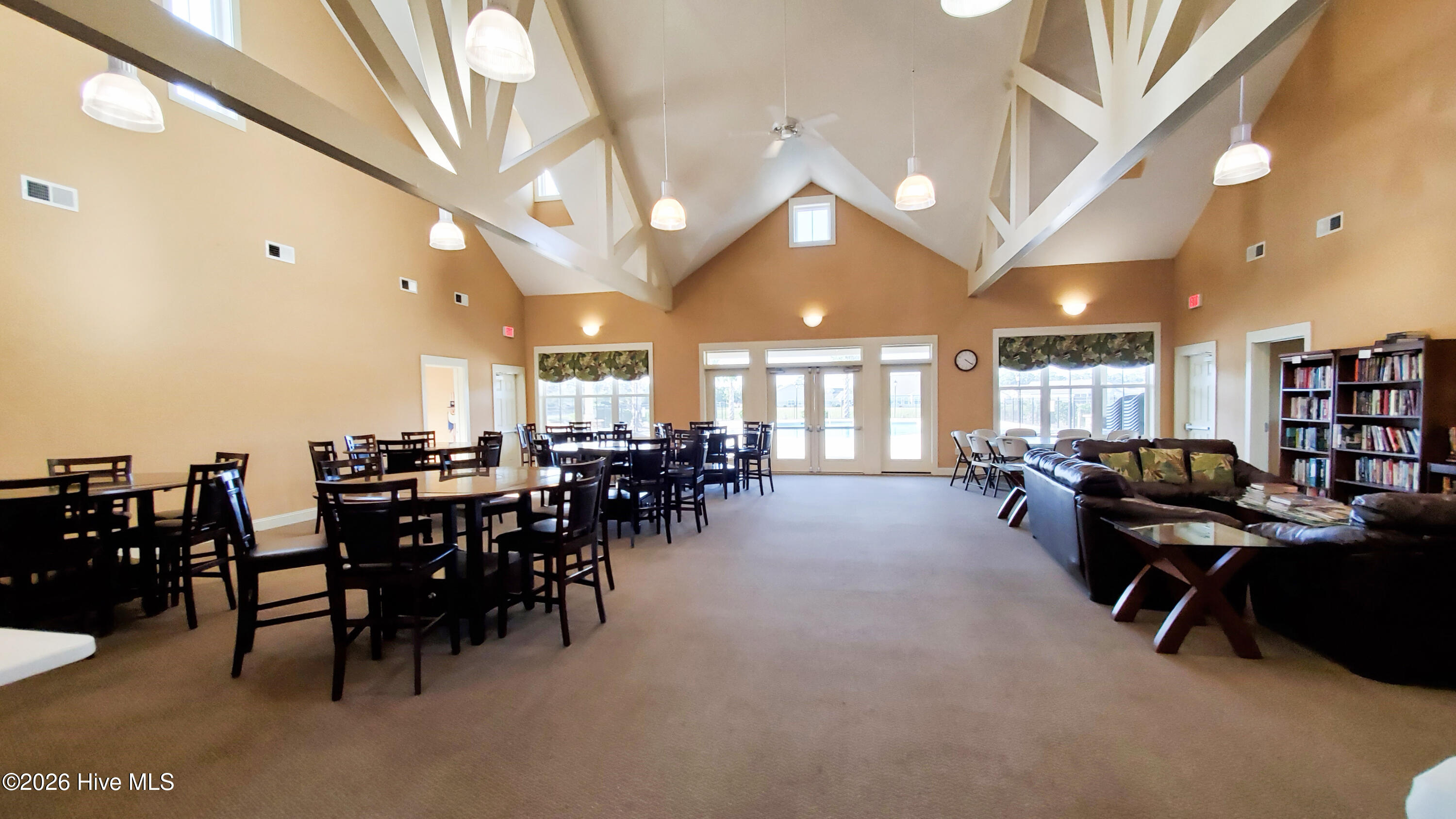 100569889 | Photo 56