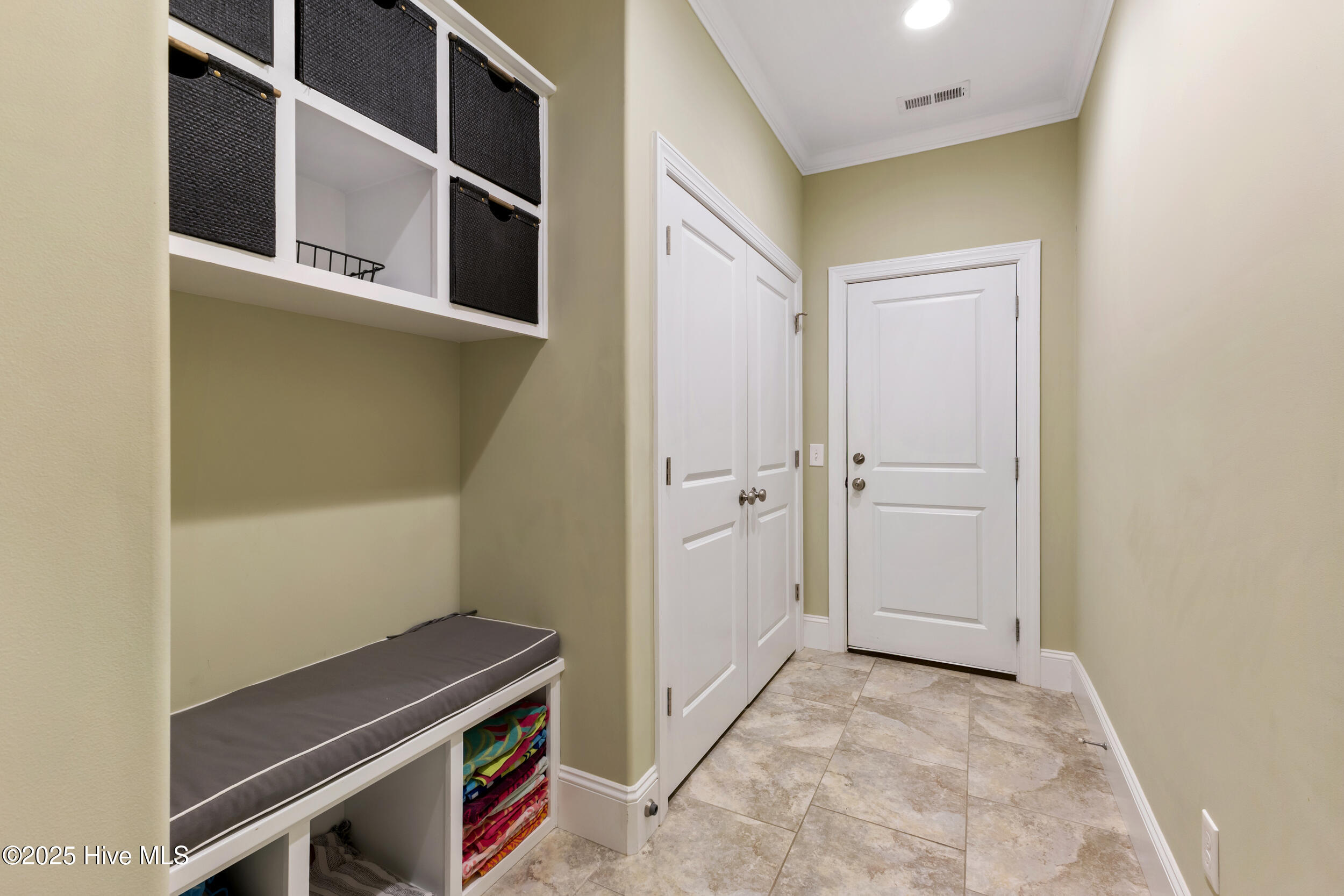 100549327 | Photo 39