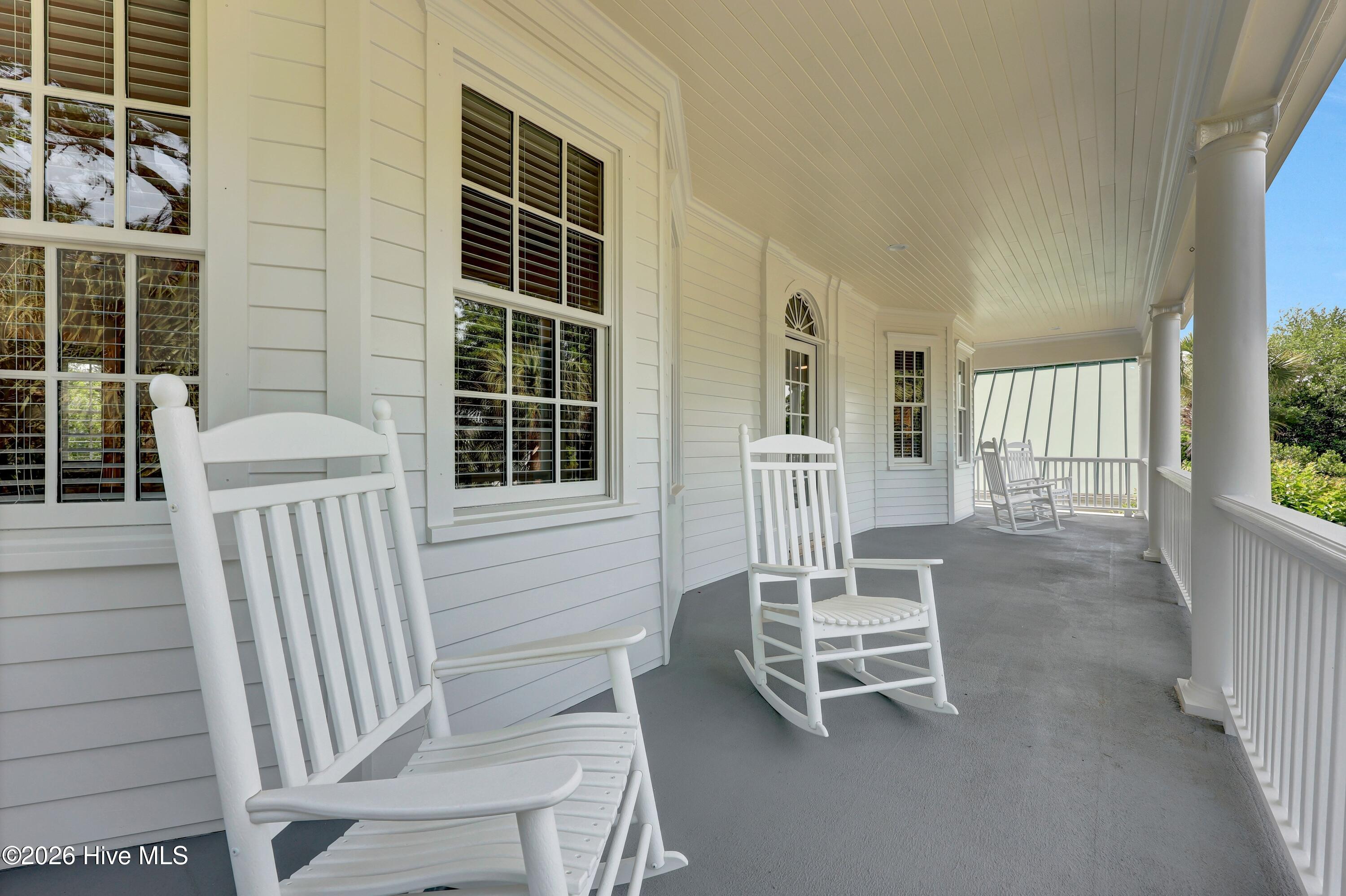 100569370 | Photo 52