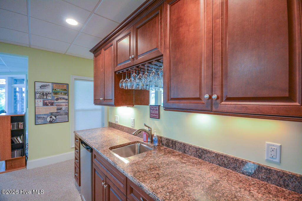 Wet Bar/Kithcen w/ Fridge