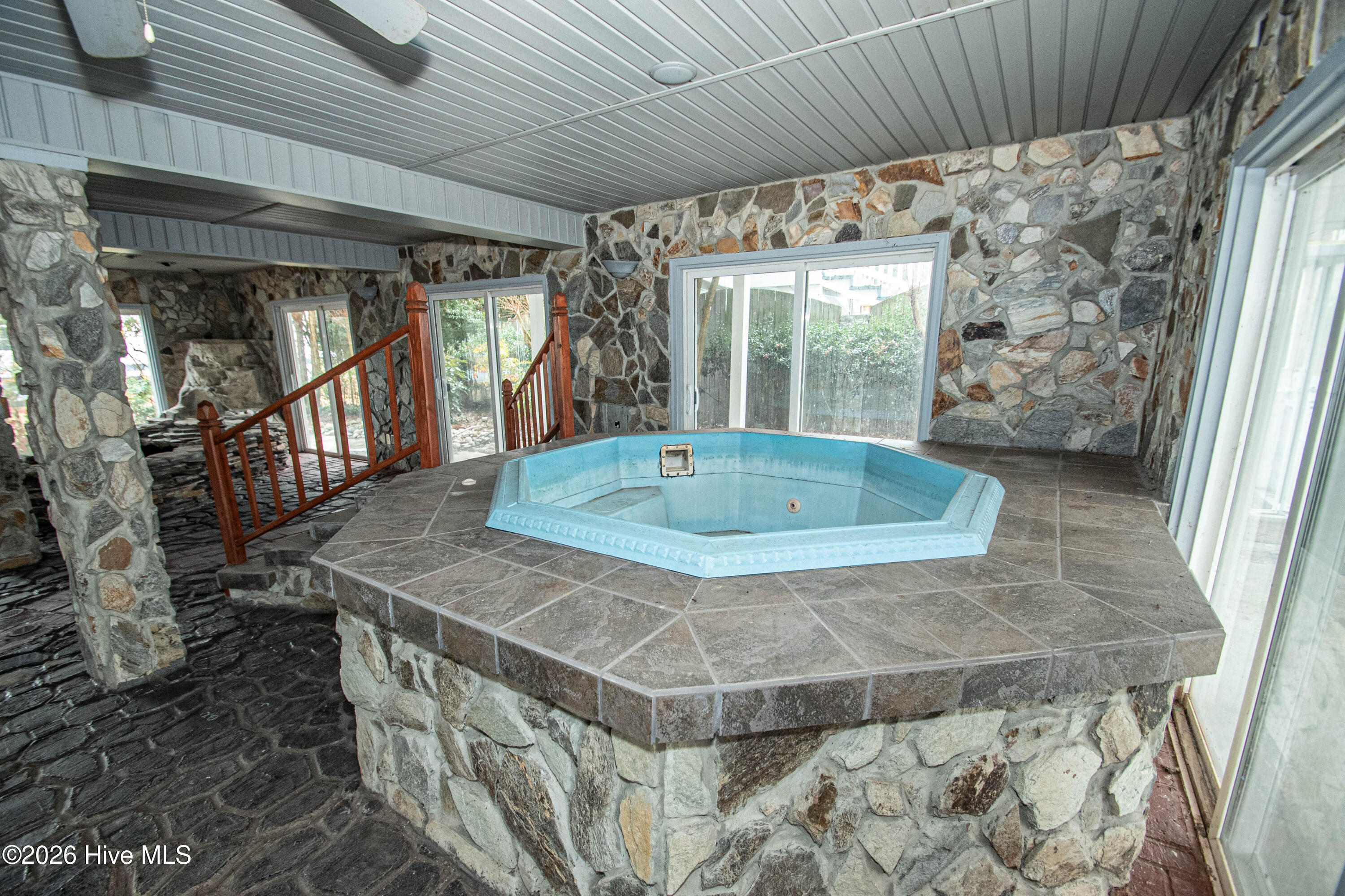 100554642 | Photo 77