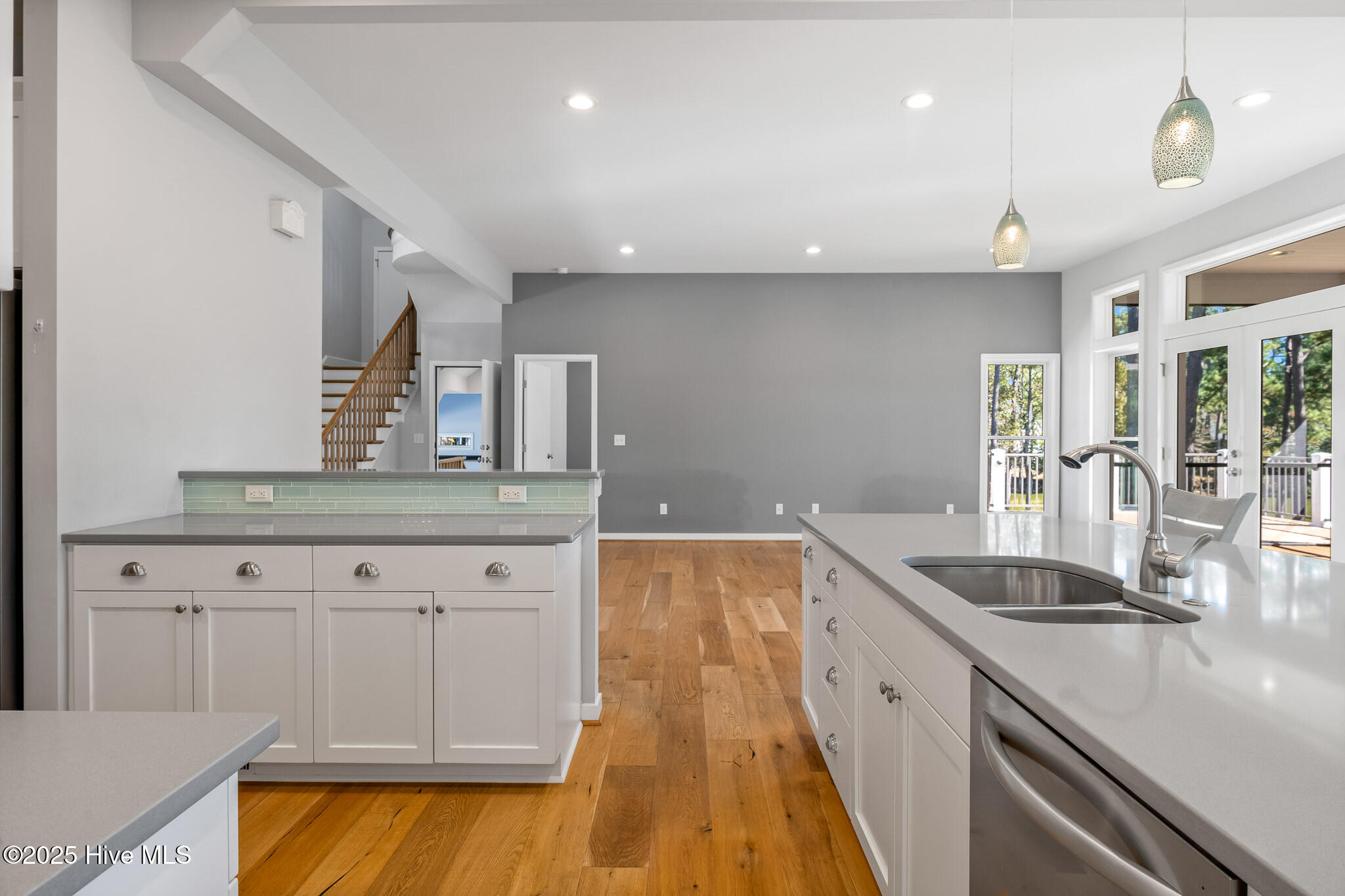 100540412 | Photo 28