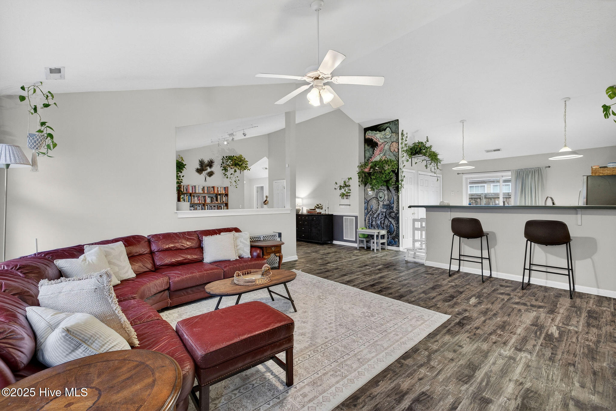 100543269 | Photo 13