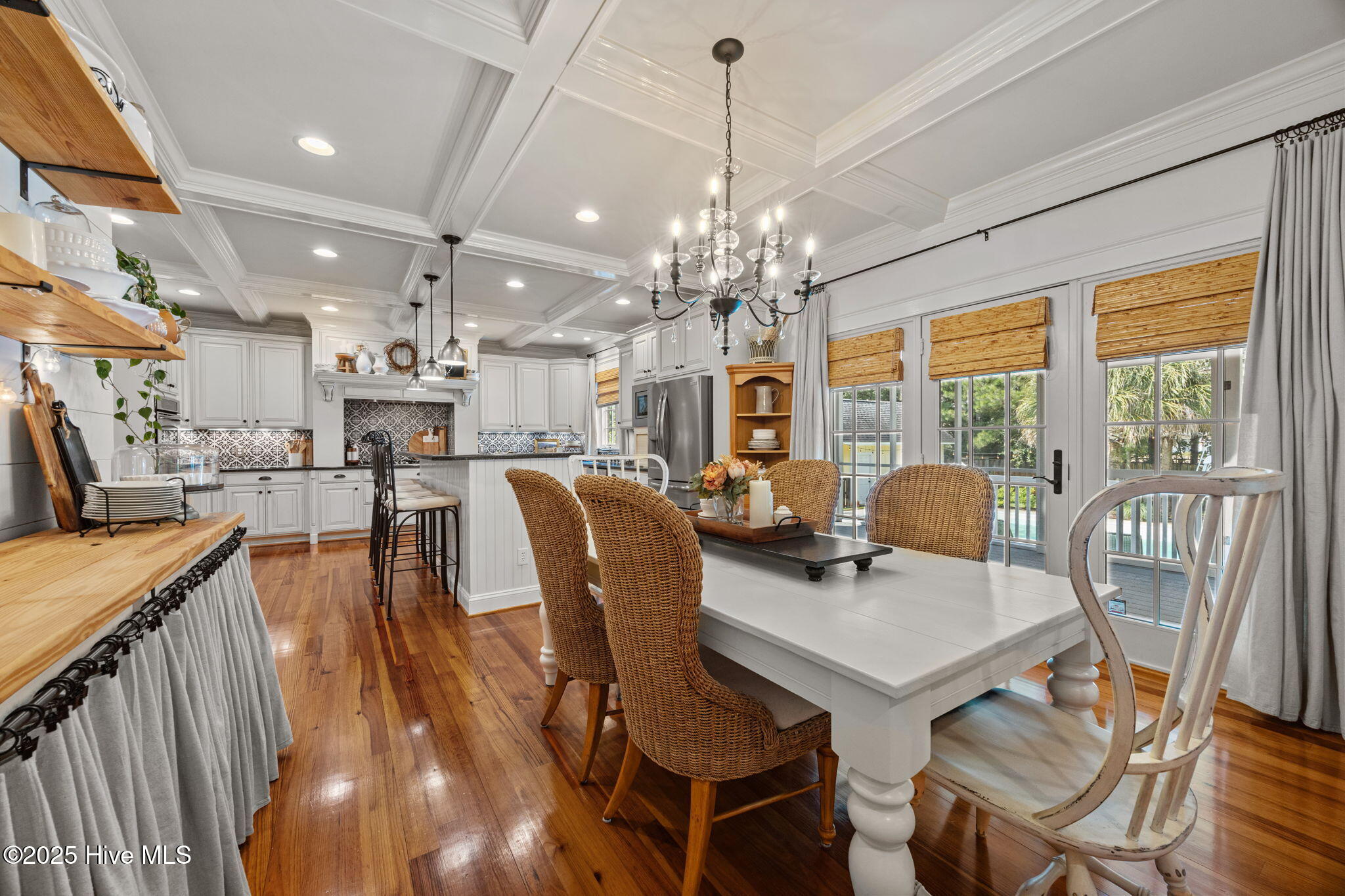 100518834 | Photo 12