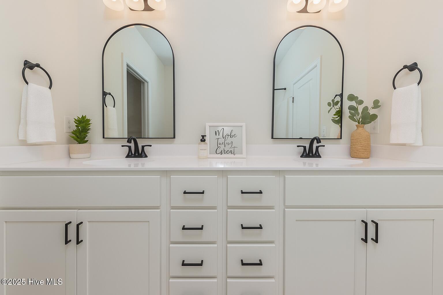 100549674 | Photo 23