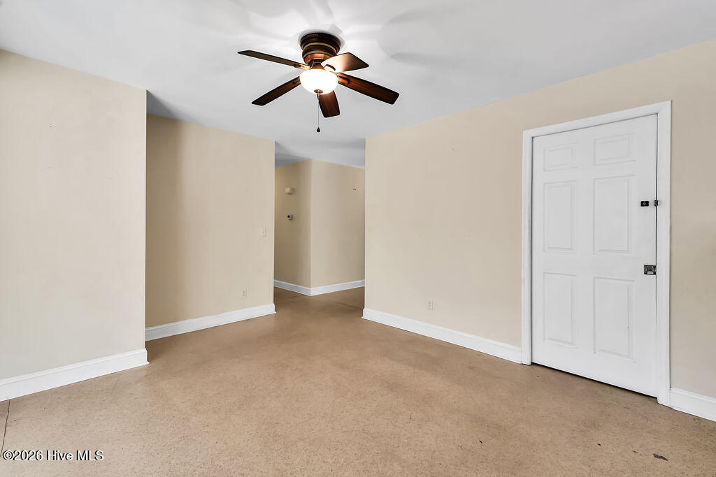 100562236 | Photo 13