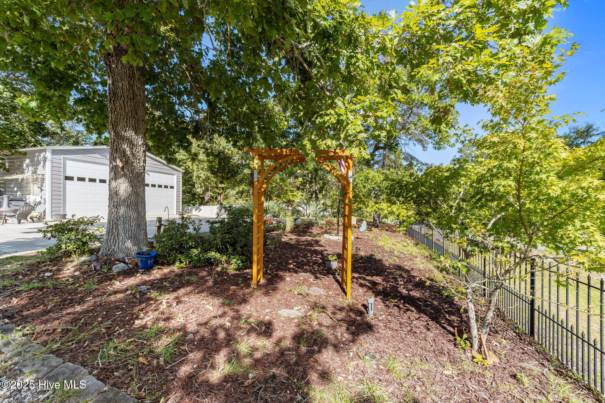 100533050 | Photo 43