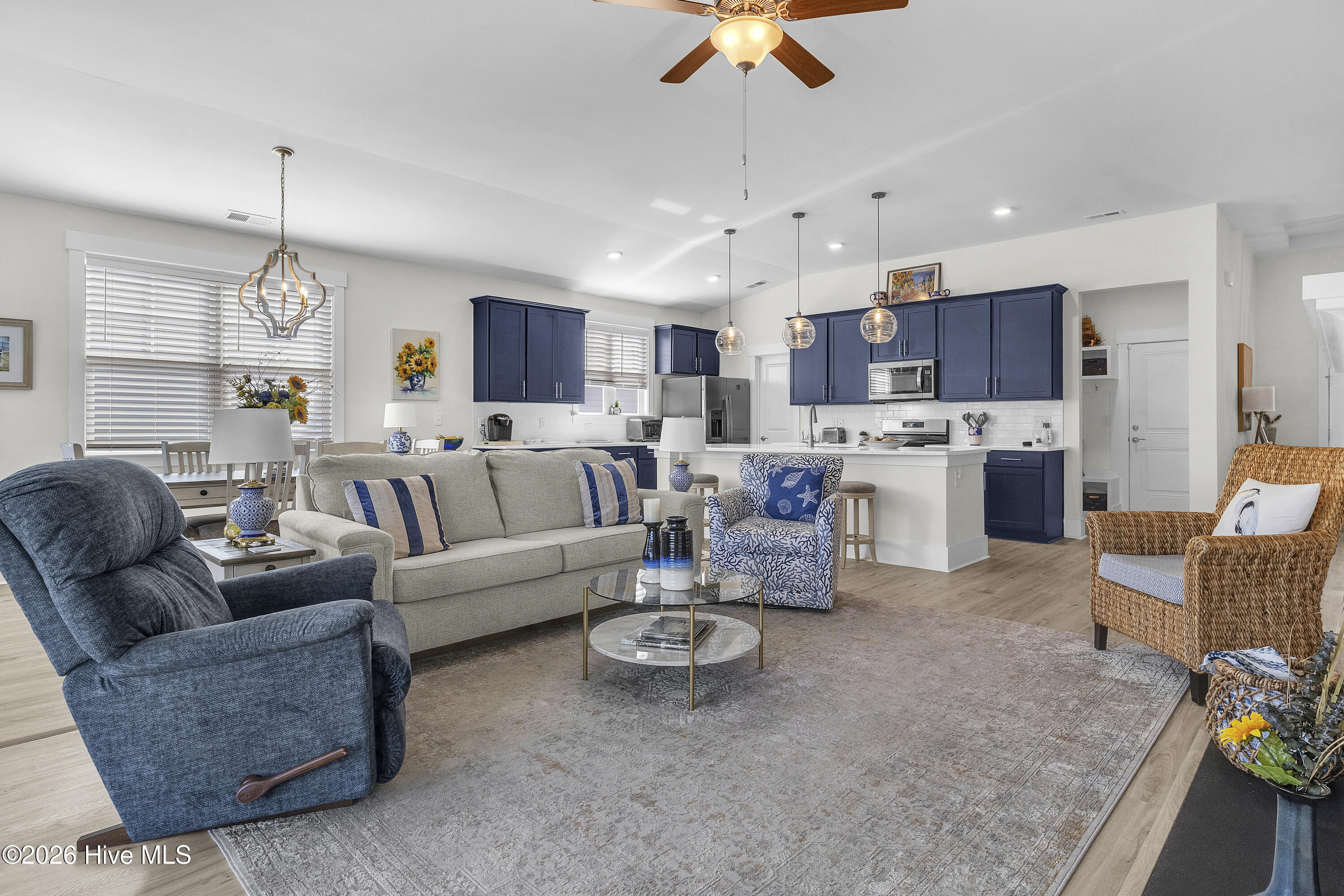 100557593 | Photo 14