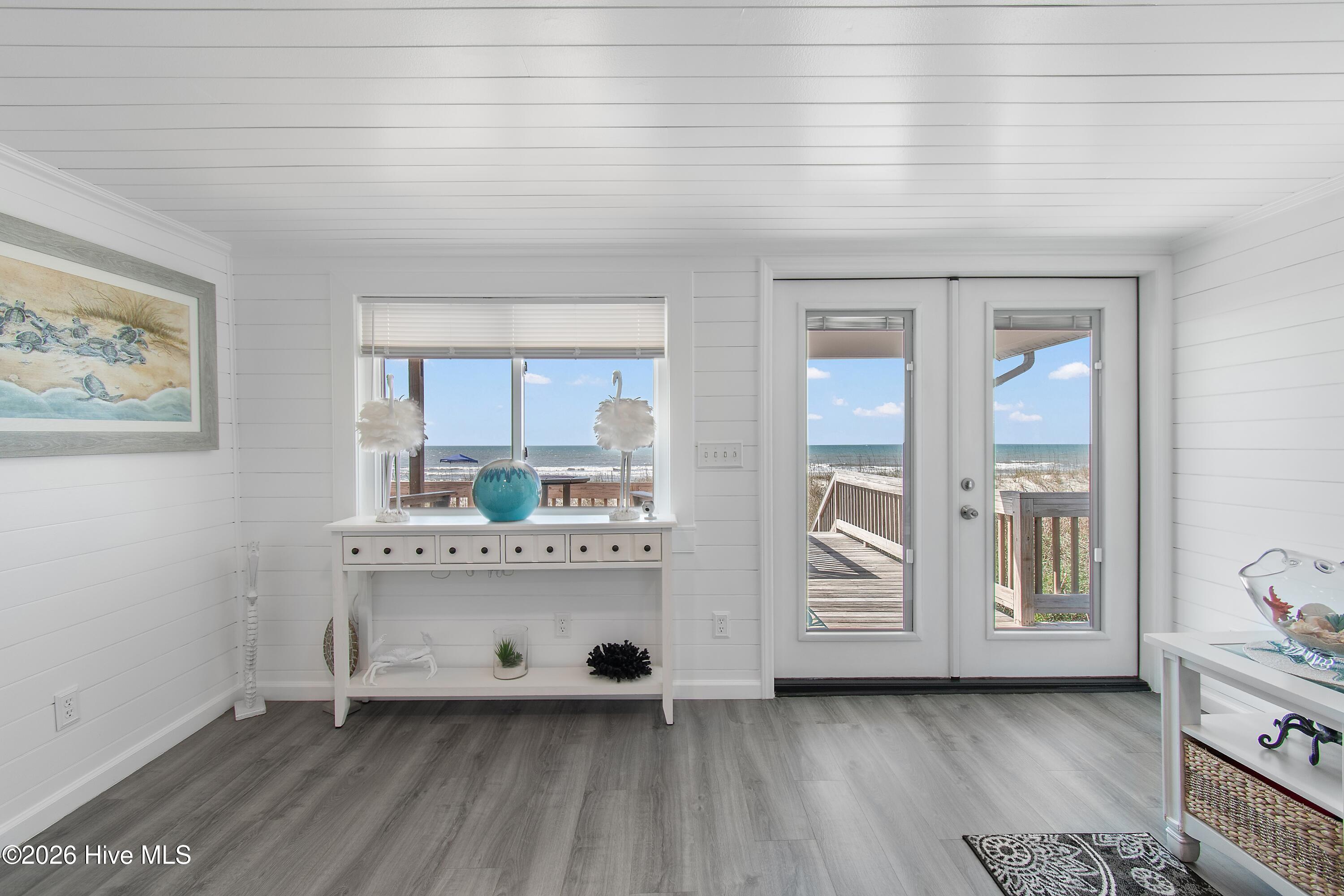 100567968 | Photo 27