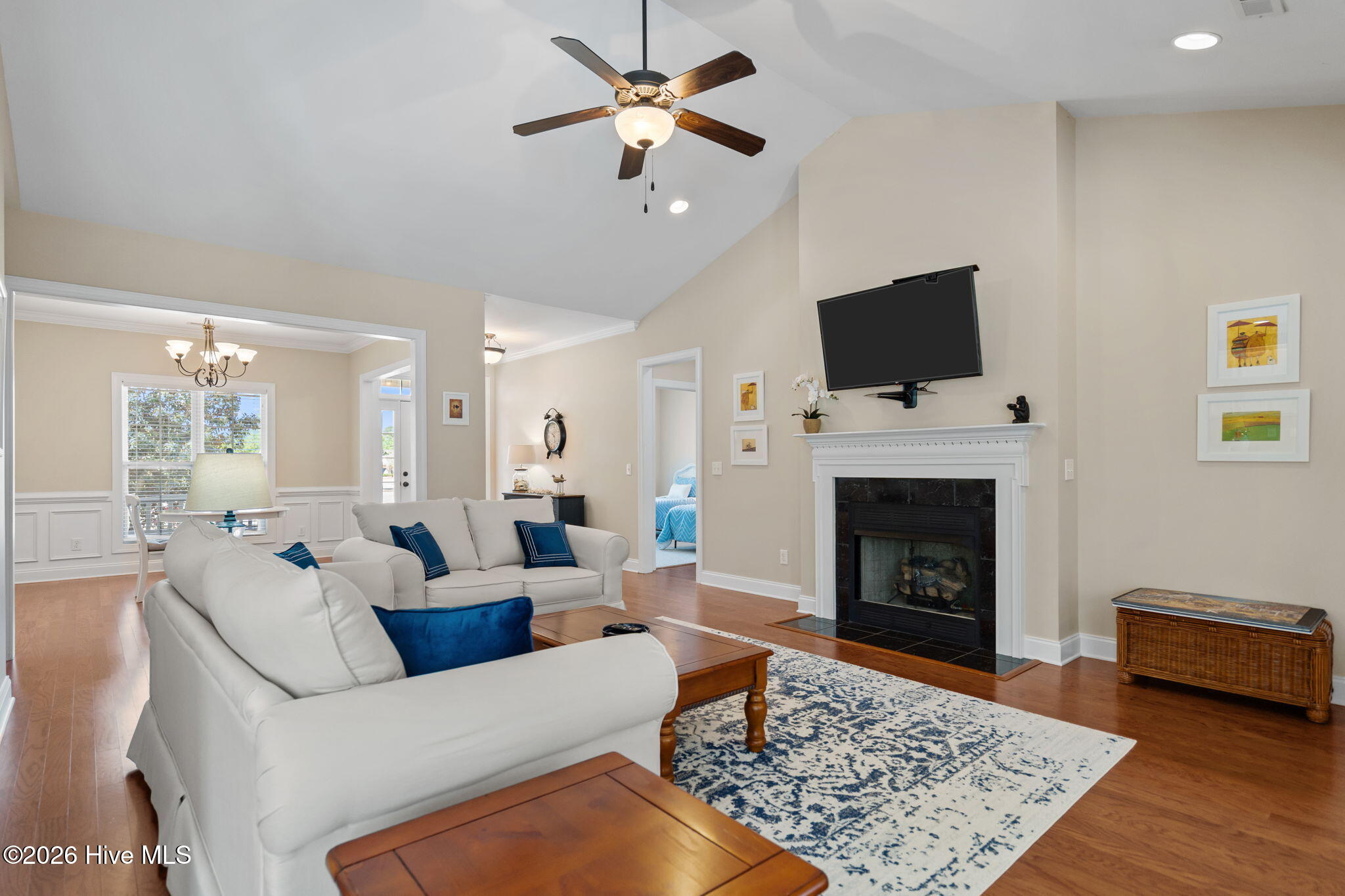 100568496 | Photo 24