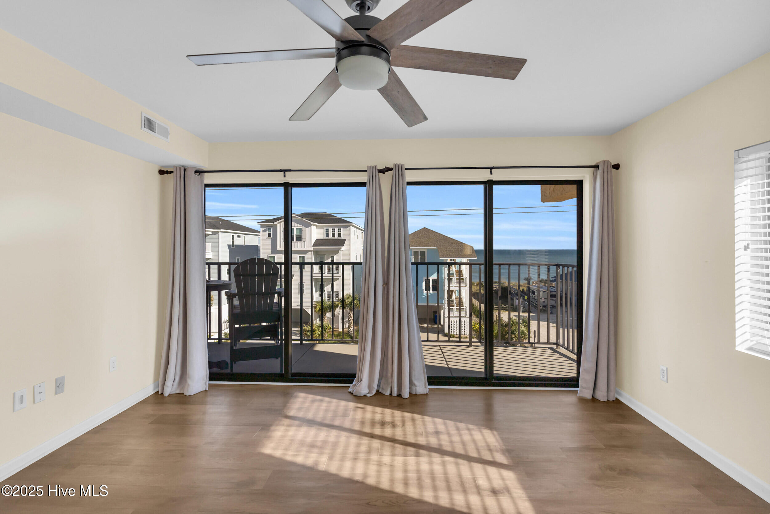 100541265 | Photo 15