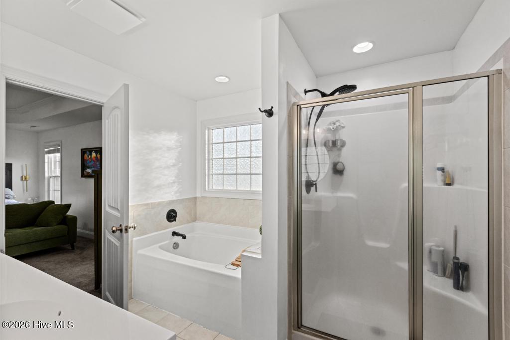 100565608 | Photo 40