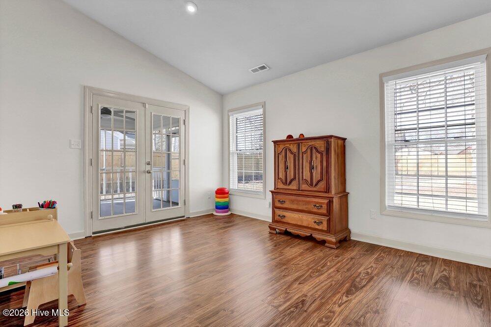 100557647 | Photo 13