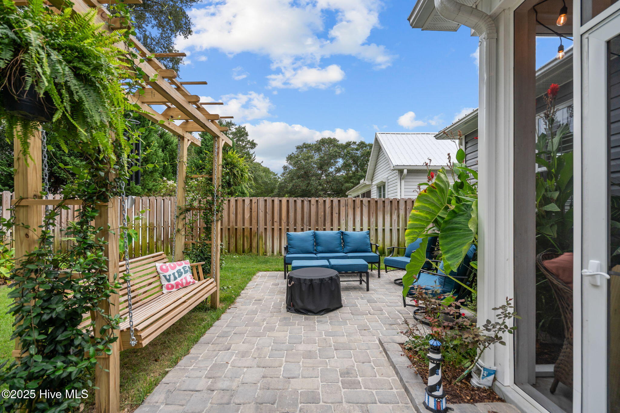 100552886 | Photo 33