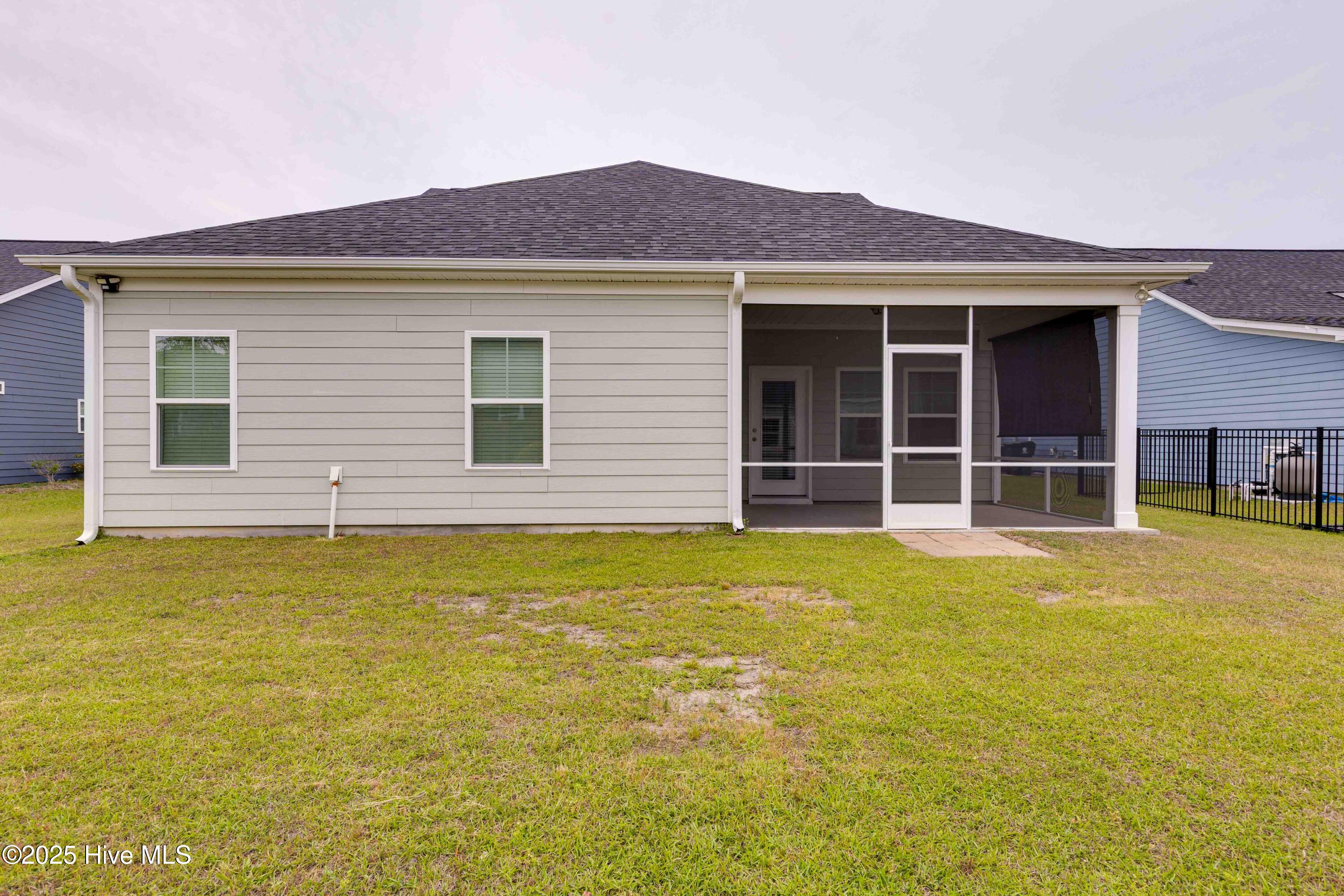 100504792 | Photo 44