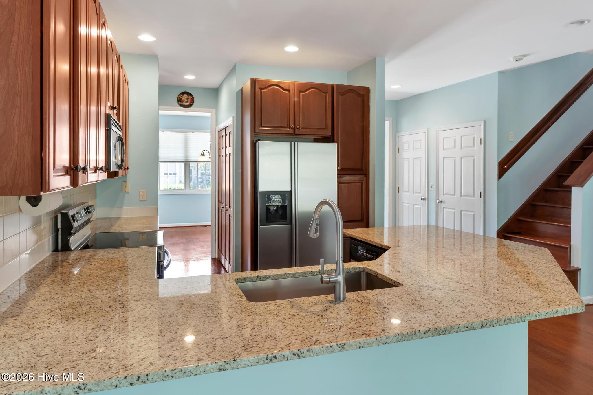 100569347 | Photo 14