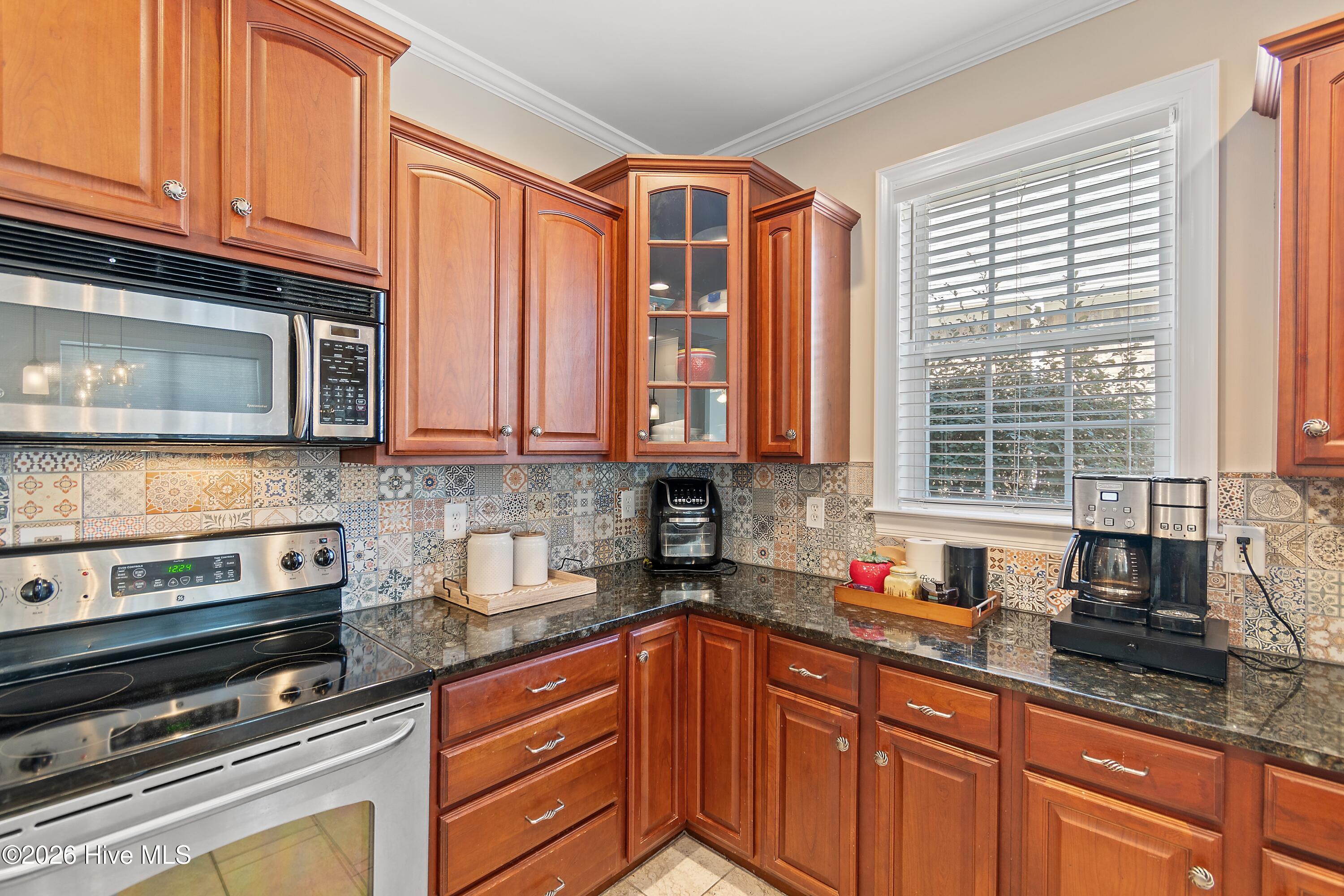 100554573 | Photo 15