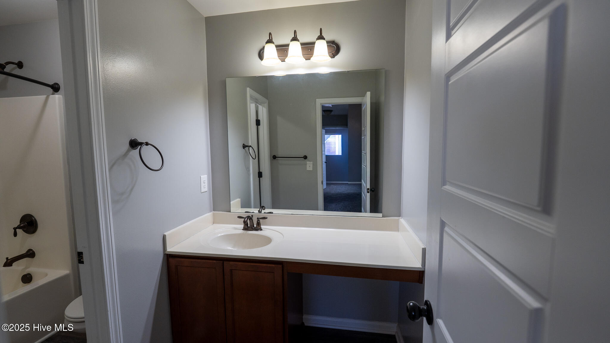 100545040 | Photo 32