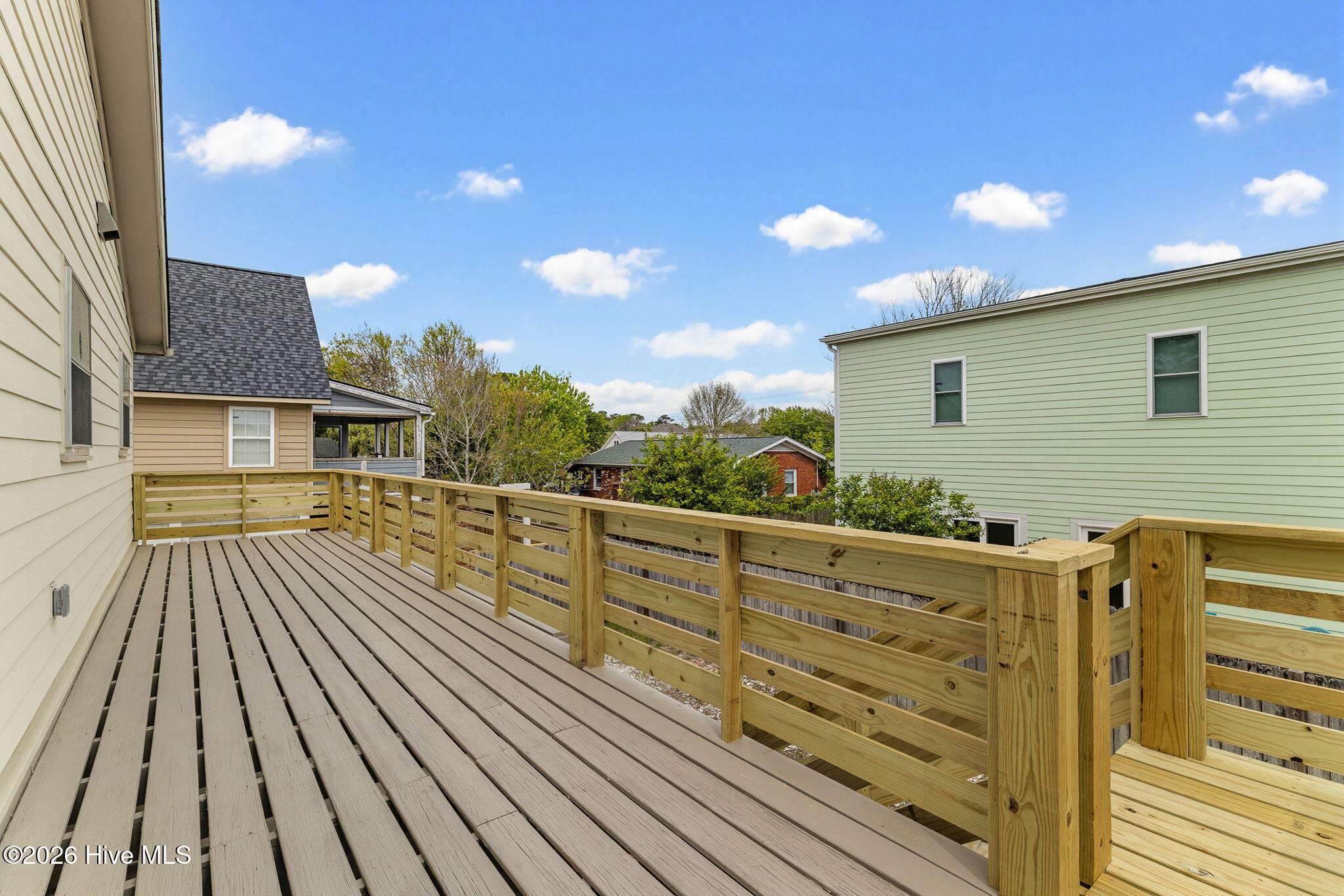 100565875 | Photo 35