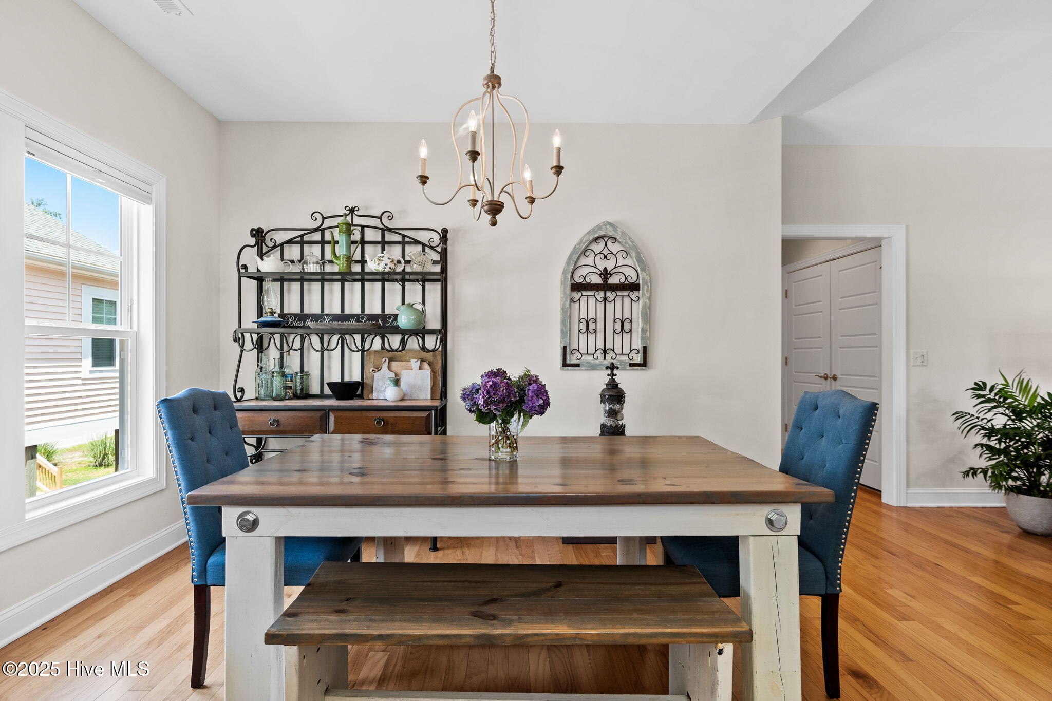 100566861 | Photo 14