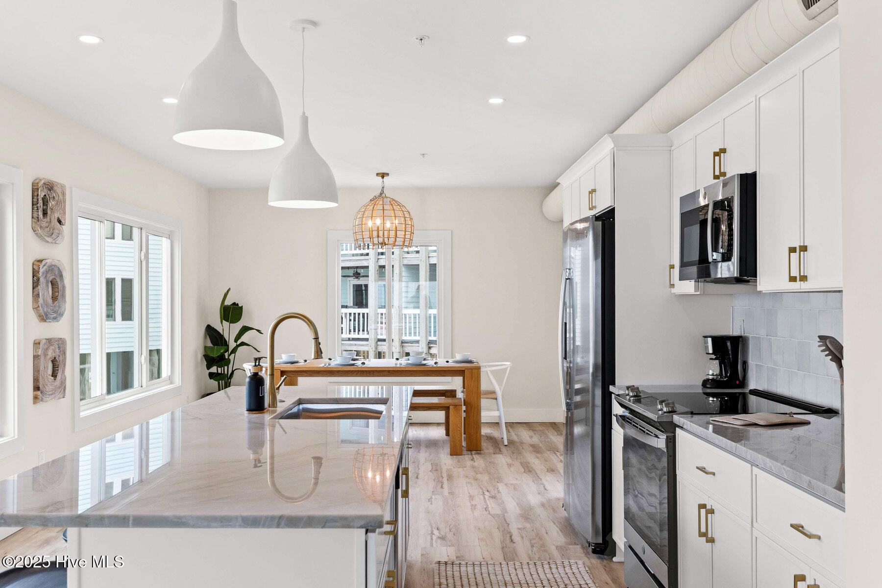 100523204 | Photo 12