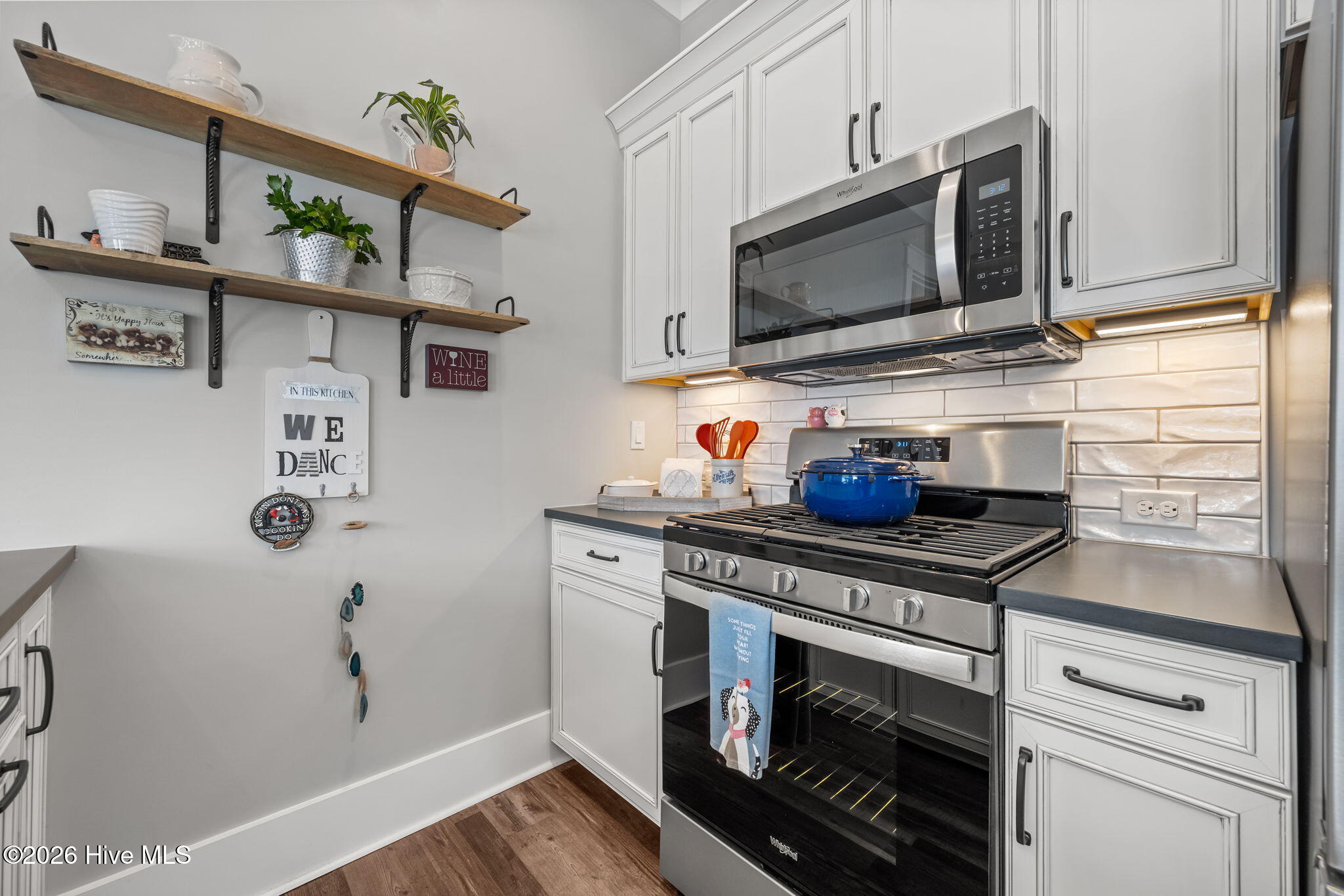 100555870 | Photo 45