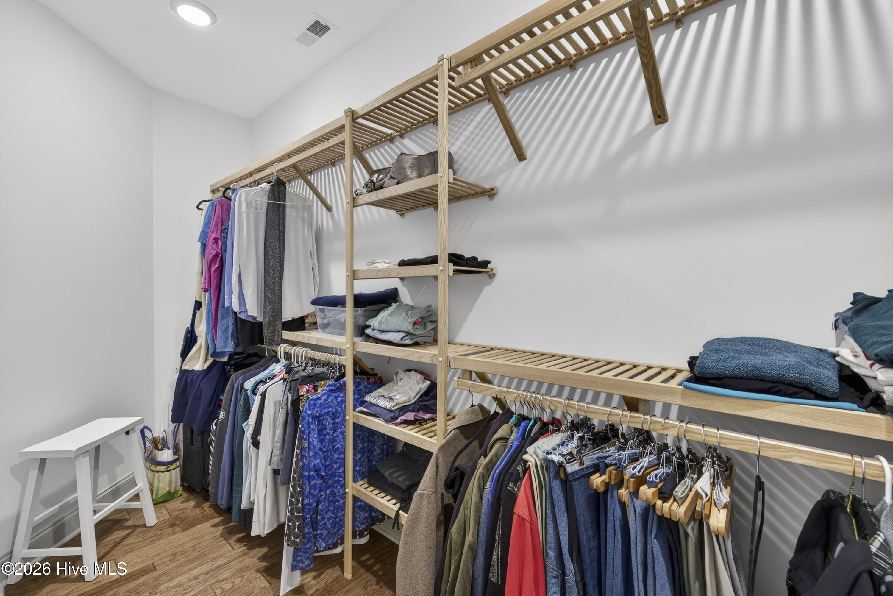 100551916 | Photo 15