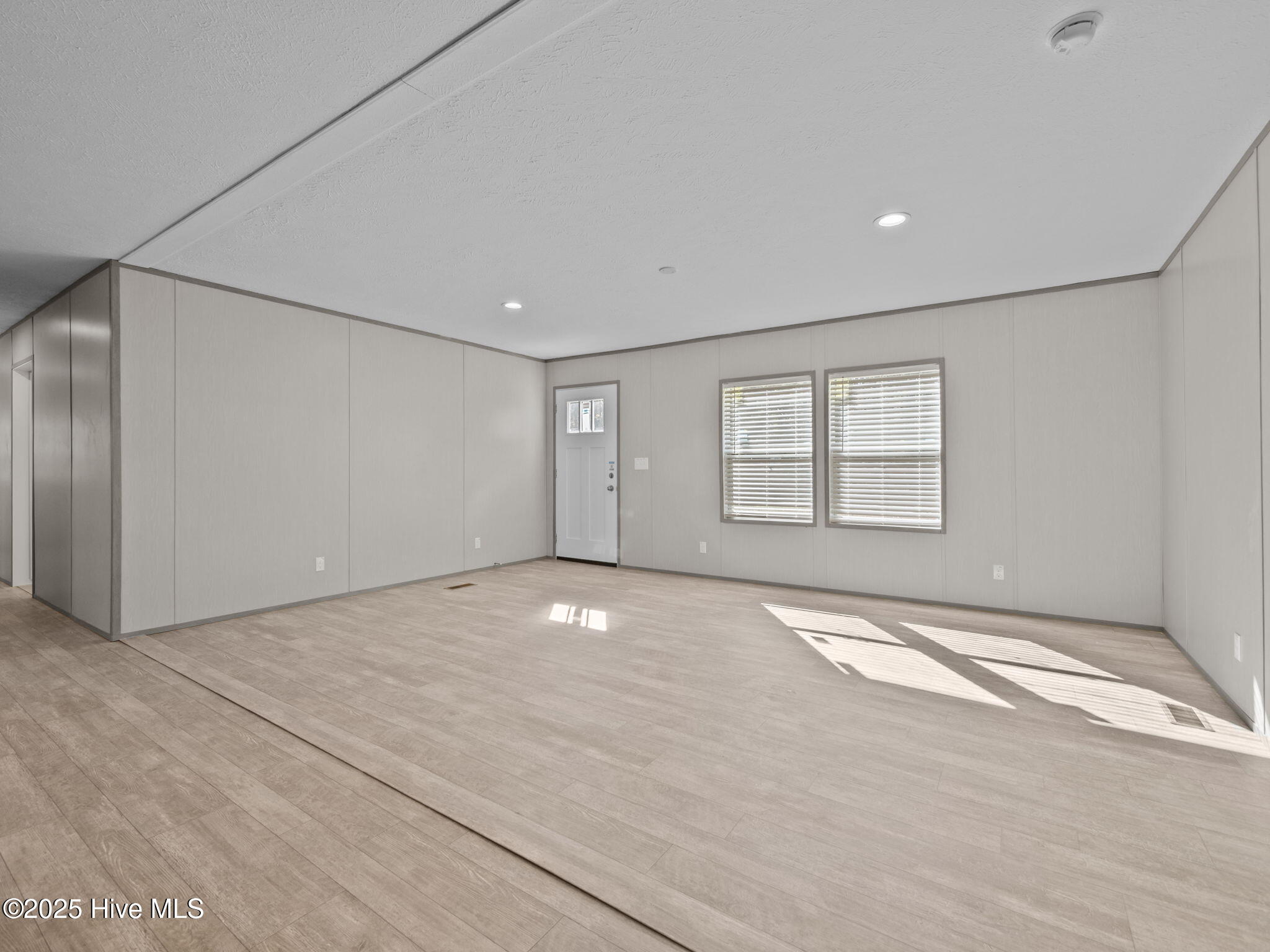 100541936 | Photo 33