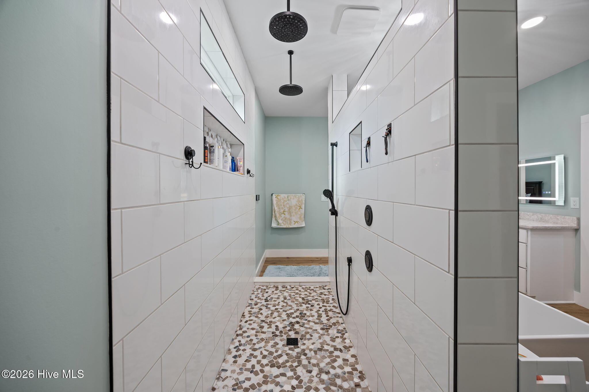 100563547 | Photo 14