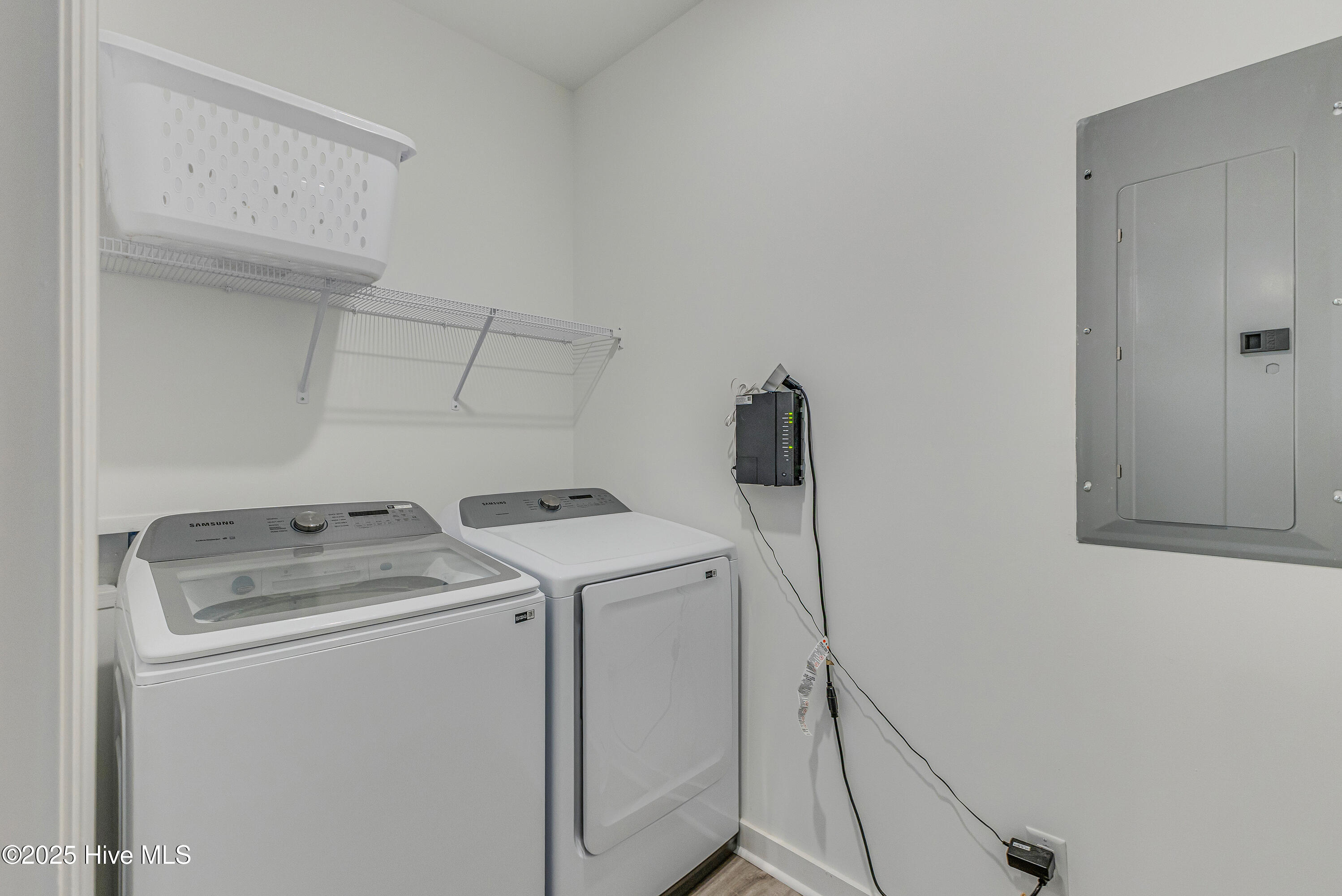 100542272 | Photo 27