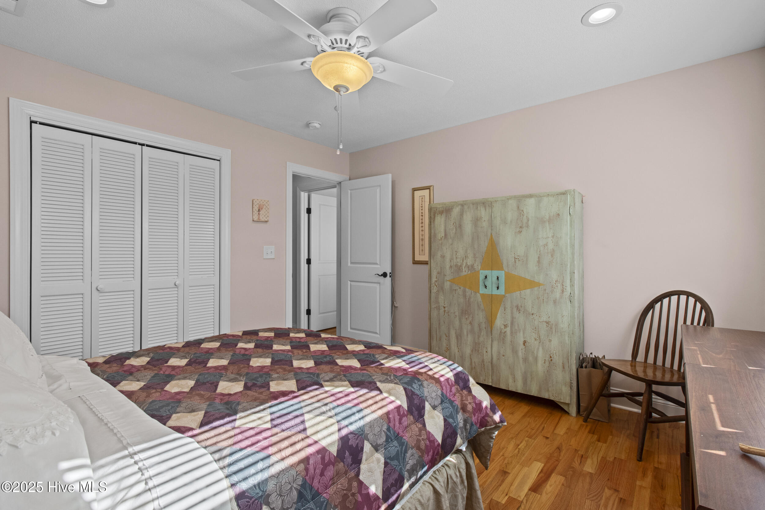 100537992 | Photo 28