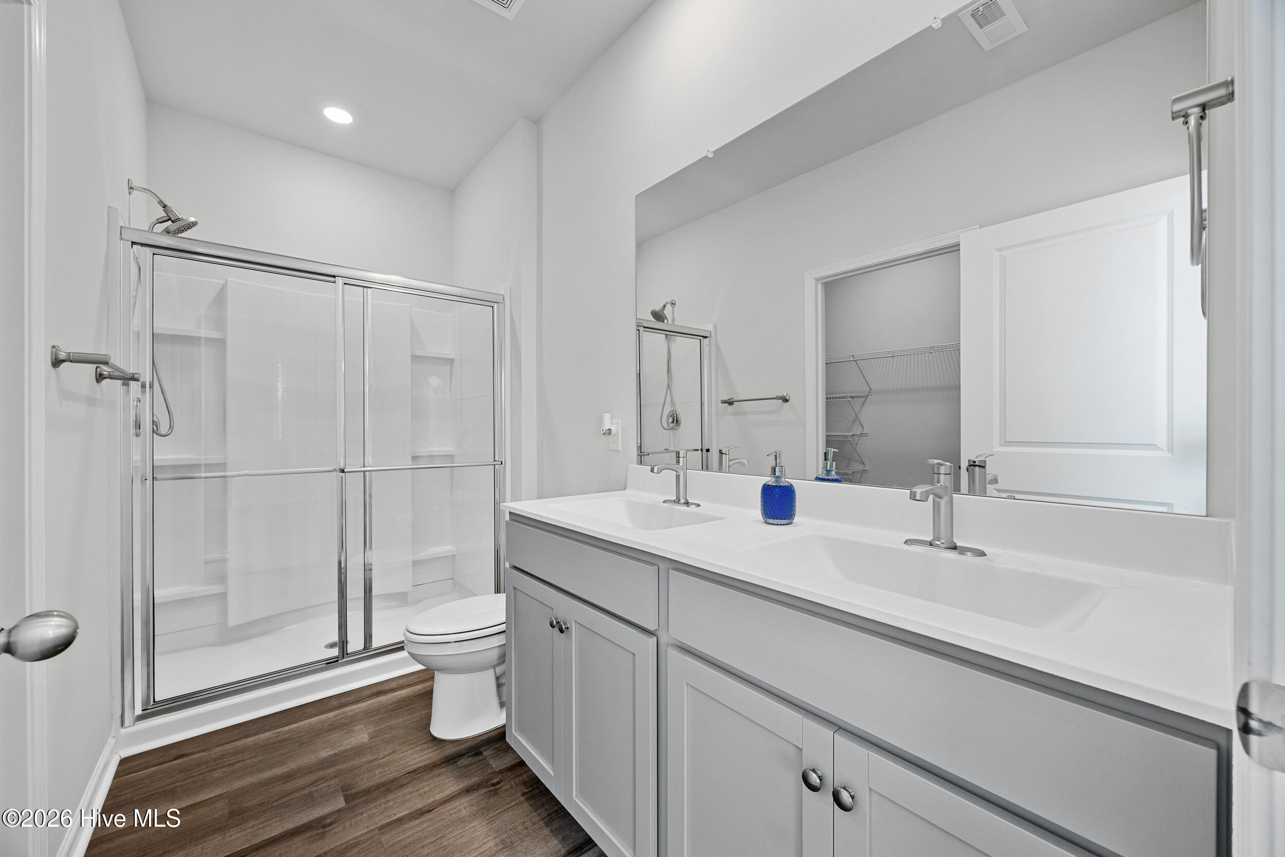 100565485 | Photo 26