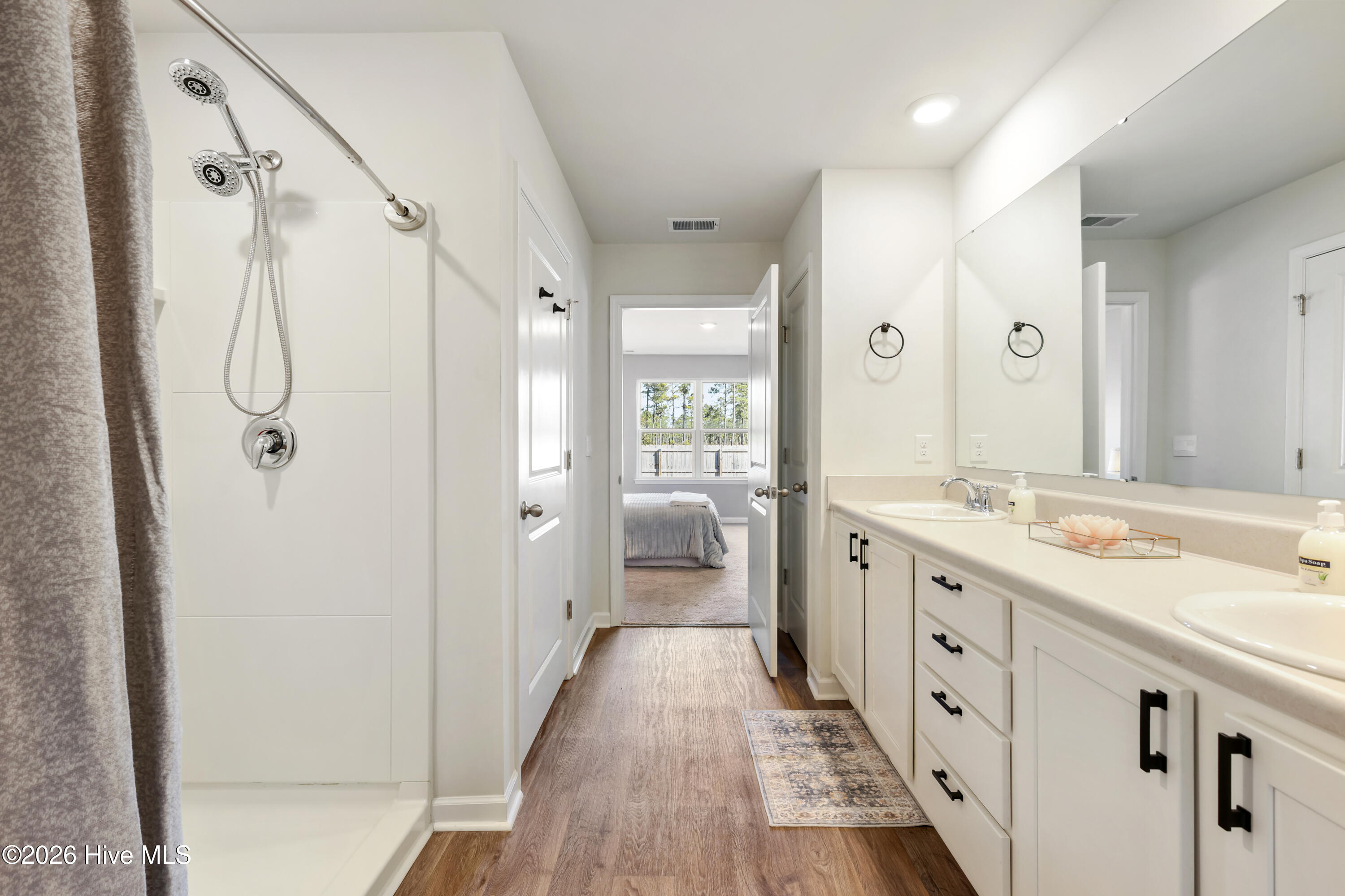 100554034 | Photo 18