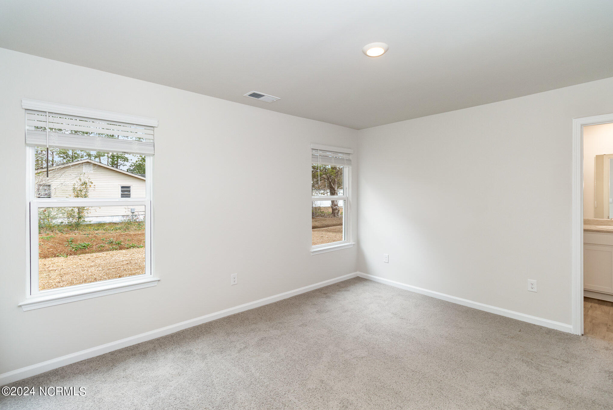 100548926 | Photo 18