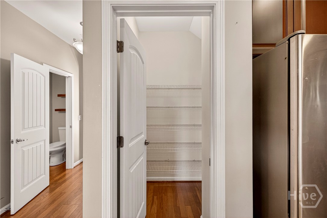 Walk-in Pantry