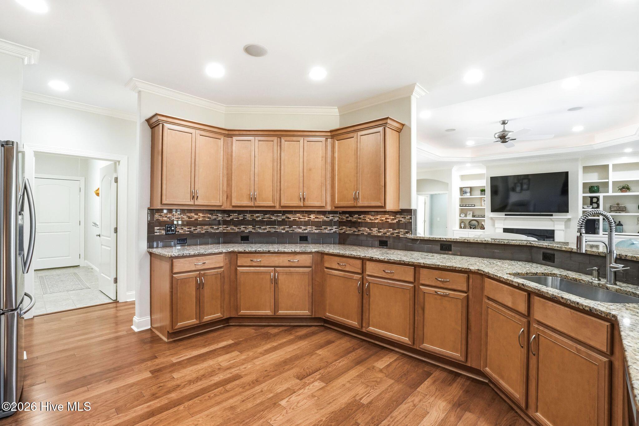 100565235 | Photo 15