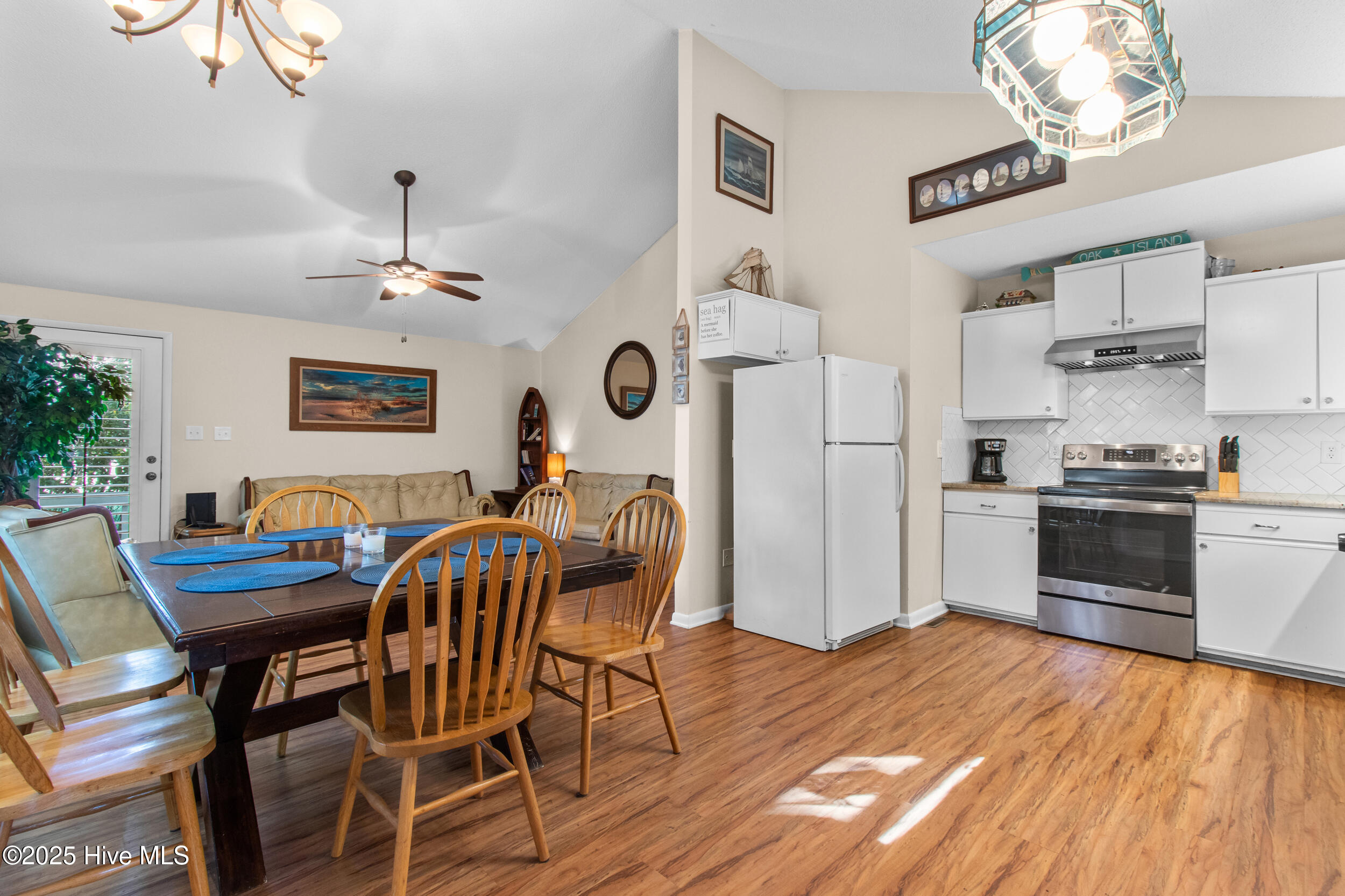 100541020 | Photo 13